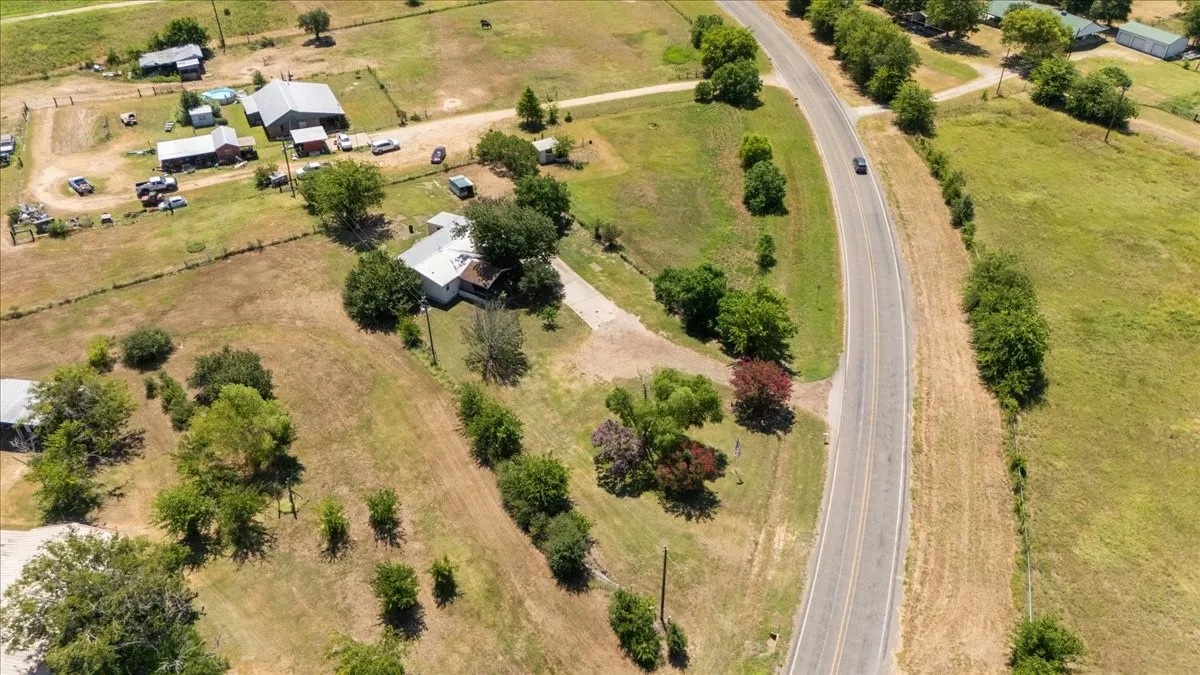 Mobile Home For Sale in Van Zandt County , 5942 FM 3080, Mabank, Texas 75147, 3 Bedroom, 2 Bathroom, Garage spaces, 1,600 Sqft, built in 1988, mls#21328078, Real Estate Agent in Mabank, Homes For Sale in Van Zandt county, Homes For Sale in Mabank, Realtor in Mabank Texas, Real Estate Brokerage Independent Realty Texas, Luminita Cordes Realtor