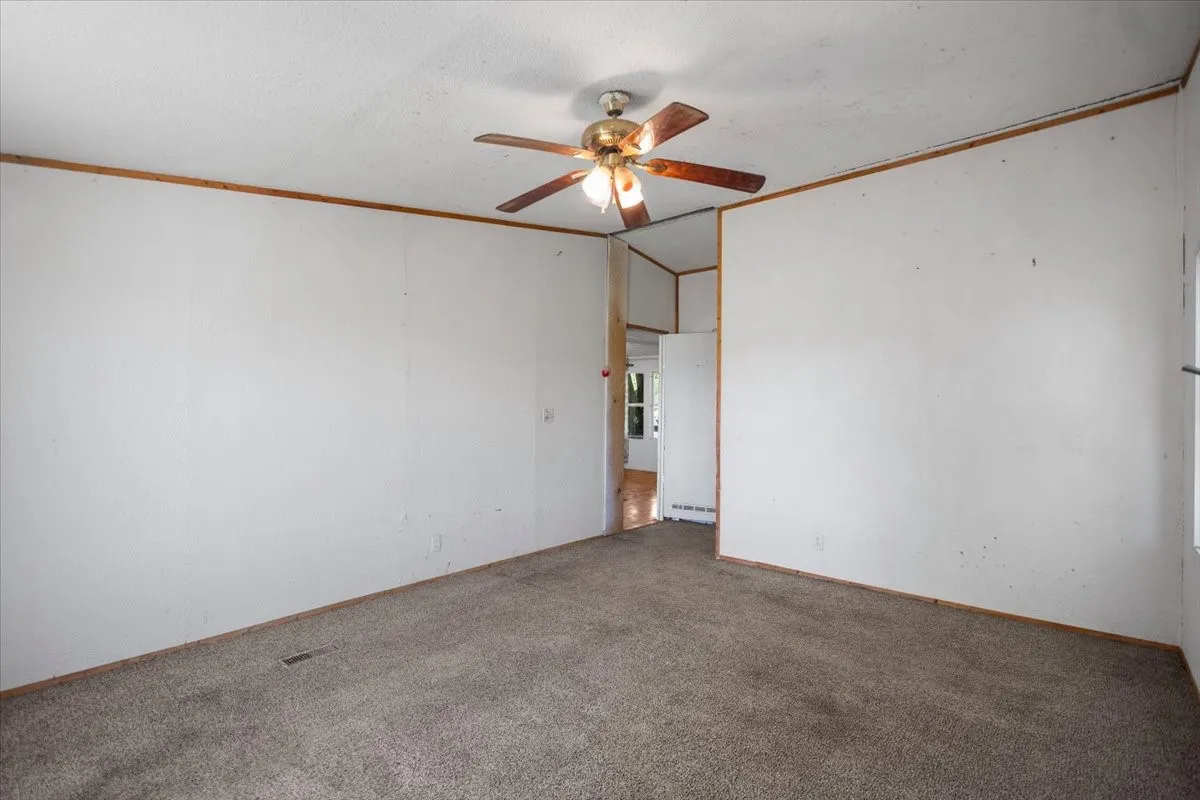 Mobile Home For Sale in Van Zandt County , 5942 FM 3080, Mabank, Texas 75147, 3 Bedroom, 2 Bathroom, Garage spaces, 1,600 Sqft, built in 1988, mls#21328078, Real Estate Agent in Mabank, Homes For Sale in Van Zandt county, Homes For Sale in Mabank, Realtor in Mabank Texas, Real Estate Brokerage Independent Realty Texas, Luminita Cordes Realtor
