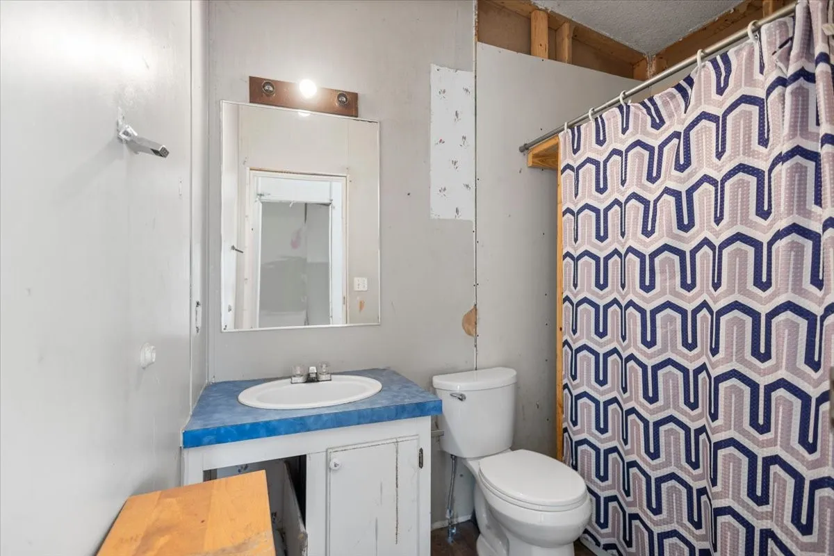 Mobile Home For Sale in Van Zandt County , 5942 FM 3080, Mabank, Texas 75147, 3 Bedroom, 2 Bathroom, Garage spaces, 1,600 Sqft, built in 1988, mls#21328078, Real Estate Agent in Mabank, Homes For Sale in Van Zandt county, Homes For Sale in Mabank, Realtor in Mabank Texas, Real Estate Brokerage Independent Realty Texas, Luminita Cordes Realtor