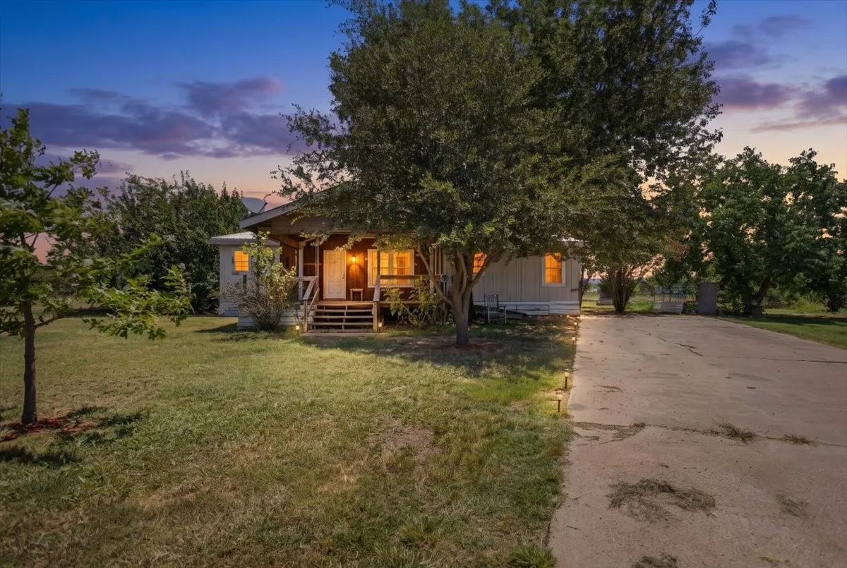 Mobile Home For Sale in Van Zandt County , 5942 FM 3080, Mabank, Texas 75147, 3 Bedroom, 2 Bathroom, Garage spaces, 1,600 Sqft, built in 1988, mls#21328078, Real Estate Agent in Mabank, Homes For Sale in Van Zandt county, Homes For Sale in Mabank, Realtor in Mabank Texas, Real Estate Brokerage Independent Realty Texas, Luminita Cordes Realtor