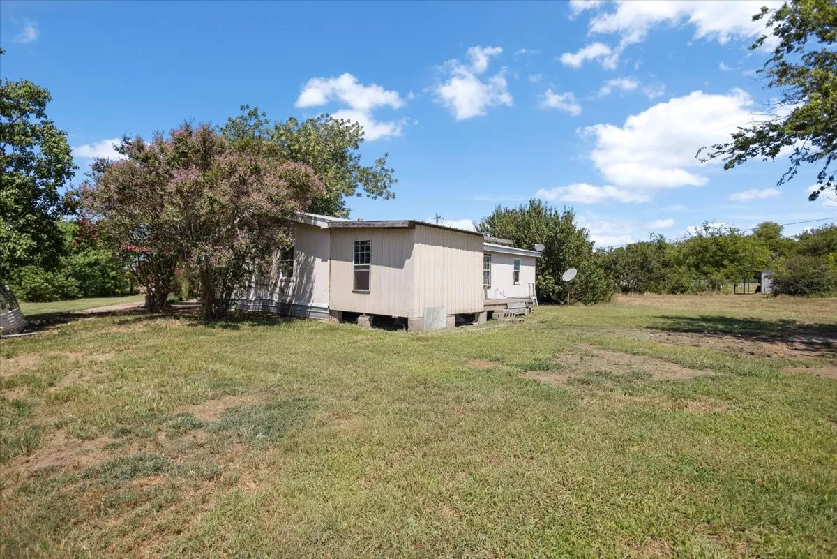 Mobile Home For Sale in Van Zandt County , 5942 FM 3080, Mabank, Texas 75147, 3 Bedroom, 2 Bathroom, Garage spaces, 1,600 Sqft, built in 1988, mls#21328078, Real Estate Agent in Mabank, Homes For Sale in Van Zandt county, Homes For Sale in Mabank, Realtor in Mabank Texas, Real Estate Brokerage Independent Realty Texas, Luminita Cordes Realtor