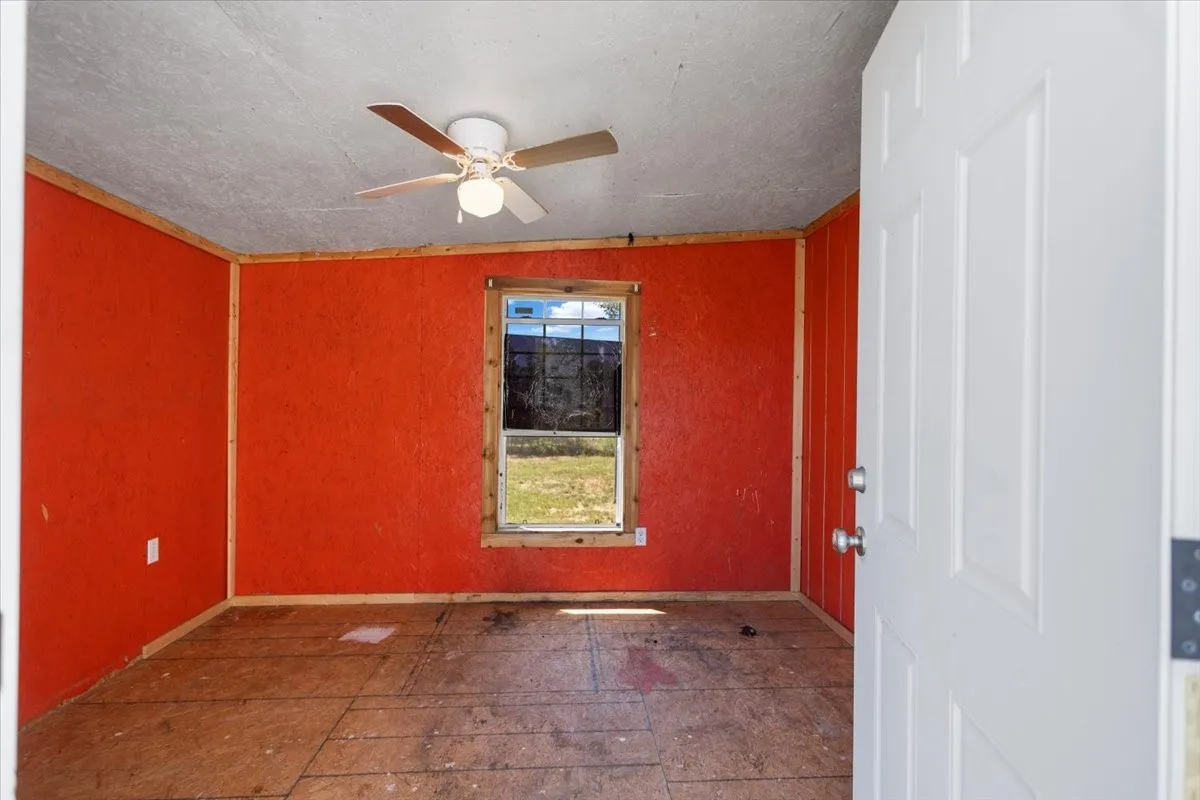 Mobile Home For Sale in Van Zandt County , 5942 FM 3080, Mabank, Texas 75147, 3 Bedroom, 2 Bathroom, Garage spaces, 1,600 Sqft, built in 1988, mls#21328078, Real Estate Agent in Mabank, Homes For Sale in Van Zandt county, Homes For Sale in Mabank, Realtor in Mabank Texas, Real Estate Brokerage Independent Realty Texas, Luminita Cordes Realtor