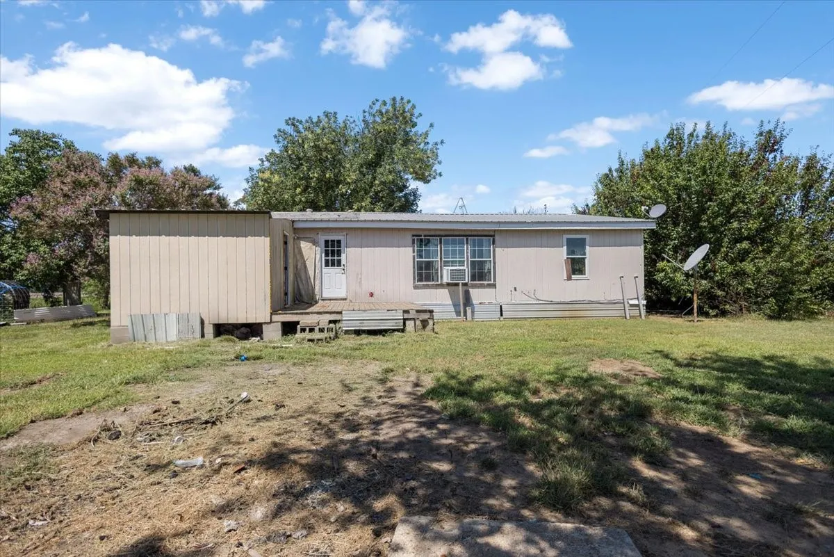Mobile Home For Sale in Van Zandt County , 5942 FM 3080, Mabank, Texas 75147, 3 Bedroom, 2 Bathroom, Garage spaces, 1,600 Sqft, built in 1988, mls#21328078, Real Estate Agent in Mabank, Homes For Sale in Van Zandt county, Homes For Sale in Mabank, Realtor in Mabank Texas, Real Estate Brokerage Independent Realty Texas, Luminita Cordes Realtor