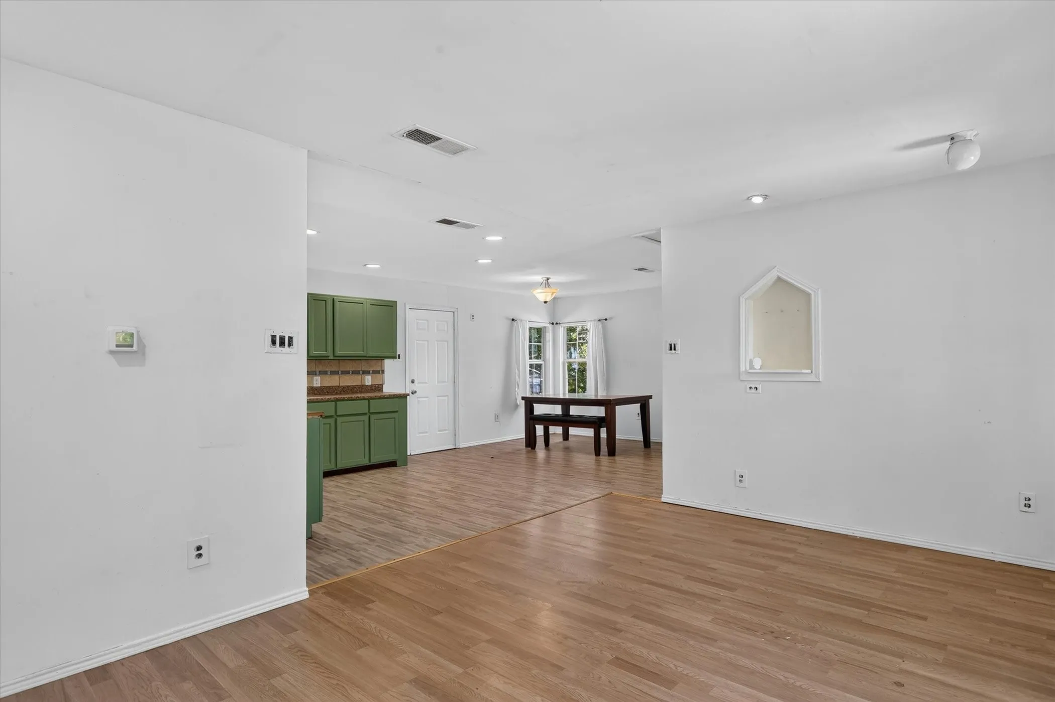 Open living room, kitchen and dining.