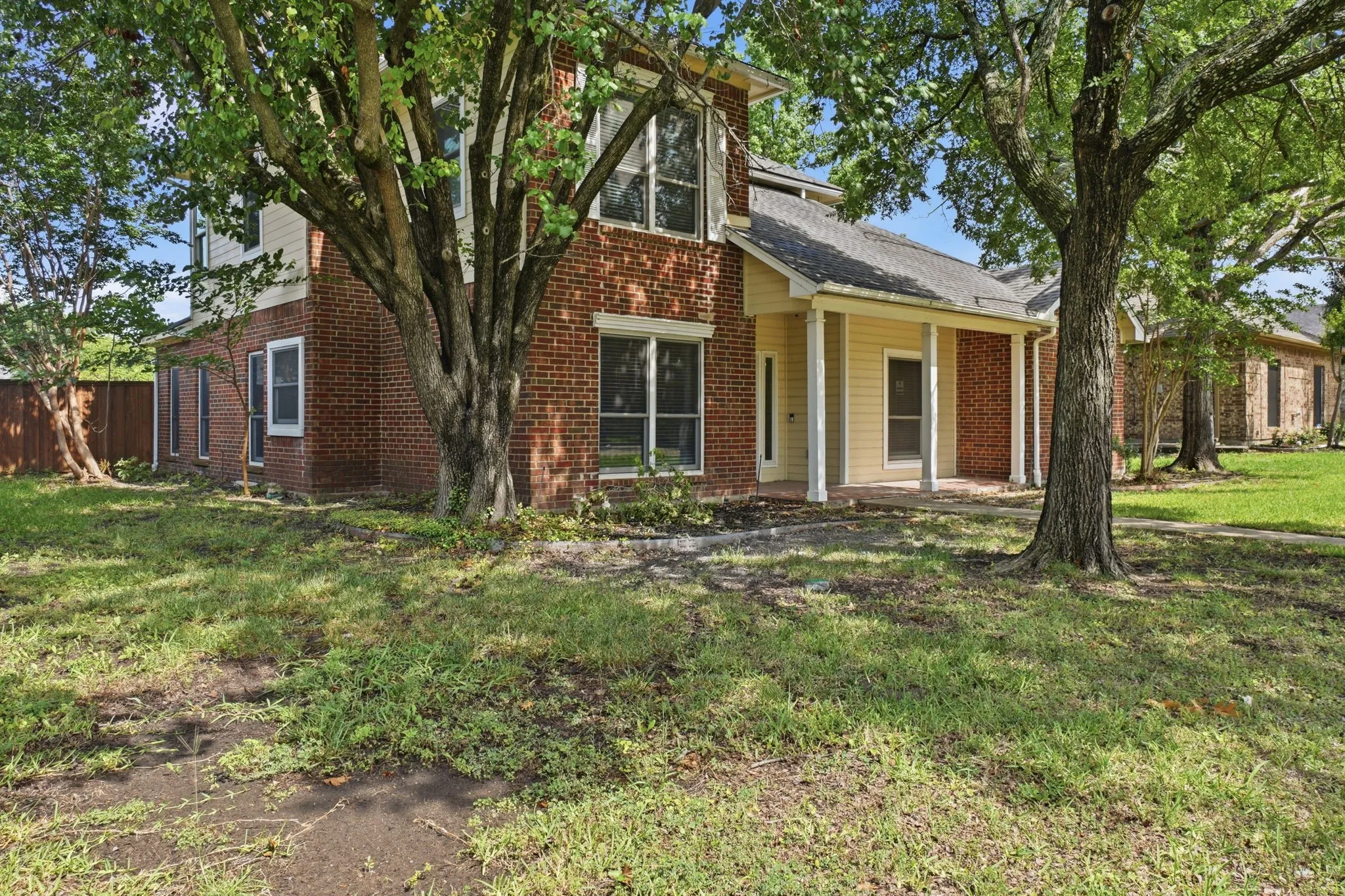Single Family Residence For Sale in Dallas County , 512 Buttercup Trail, Mesquite, Texas 75149, 4 Bedroom, 3 Bathroom, 2 Garage spaces, 2,162 Sqft, built in 1986, mls#21282266, Real Estate Agent in Mesquite, Homes For Sale in Dallas county, Homes For Sale in Mesquite, Realtor in Mesquite Texas, Real Estate Brokerage Independent Realty Texas, Luminita Cordes Realtor