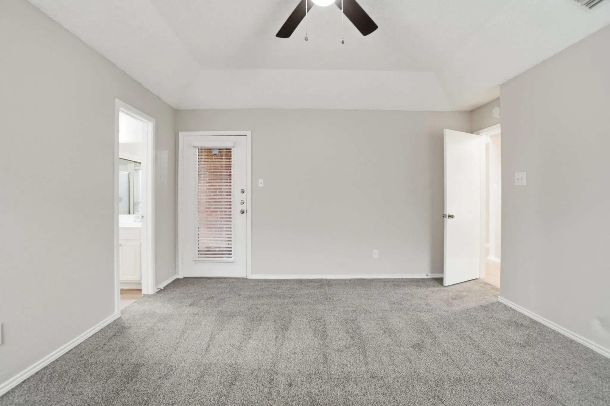 Single Family Residence For Sale in Dallas County , 512 Buttercup Trail, Mesquite, Texas 75149, 4 Bedroom, 3 Bathroom, 2 Garage spaces, 2,162 Sqft, built in 1986, mls#21282266, Real Estate Agent in Mesquite, Homes For Sale in Dallas county, Homes For Sale in Mesquite, Realtor in Mesquite Texas, Real Estate Brokerage Independent Realty Texas, Luminita Cordes Realtor