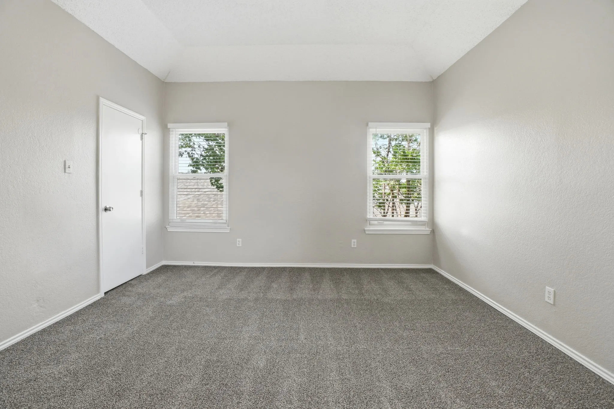 Single Family Residence For Sale in Dallas County , 512 Buttercup Trail, Mesquite, Texas 75149, 4 Bedroom, 3 Bathroom, 2 Garage spaces, 2,162 Sqft, built in 1986, mls#21282266, Real Estate Agent in Mesquite, Homes For Sale in Dallas county, Homes For Sale in Mesquite, Realtor in Mesquite Texas, Real Estate Brokerage Independent Realty Texas, Luminita Cordes Realtor