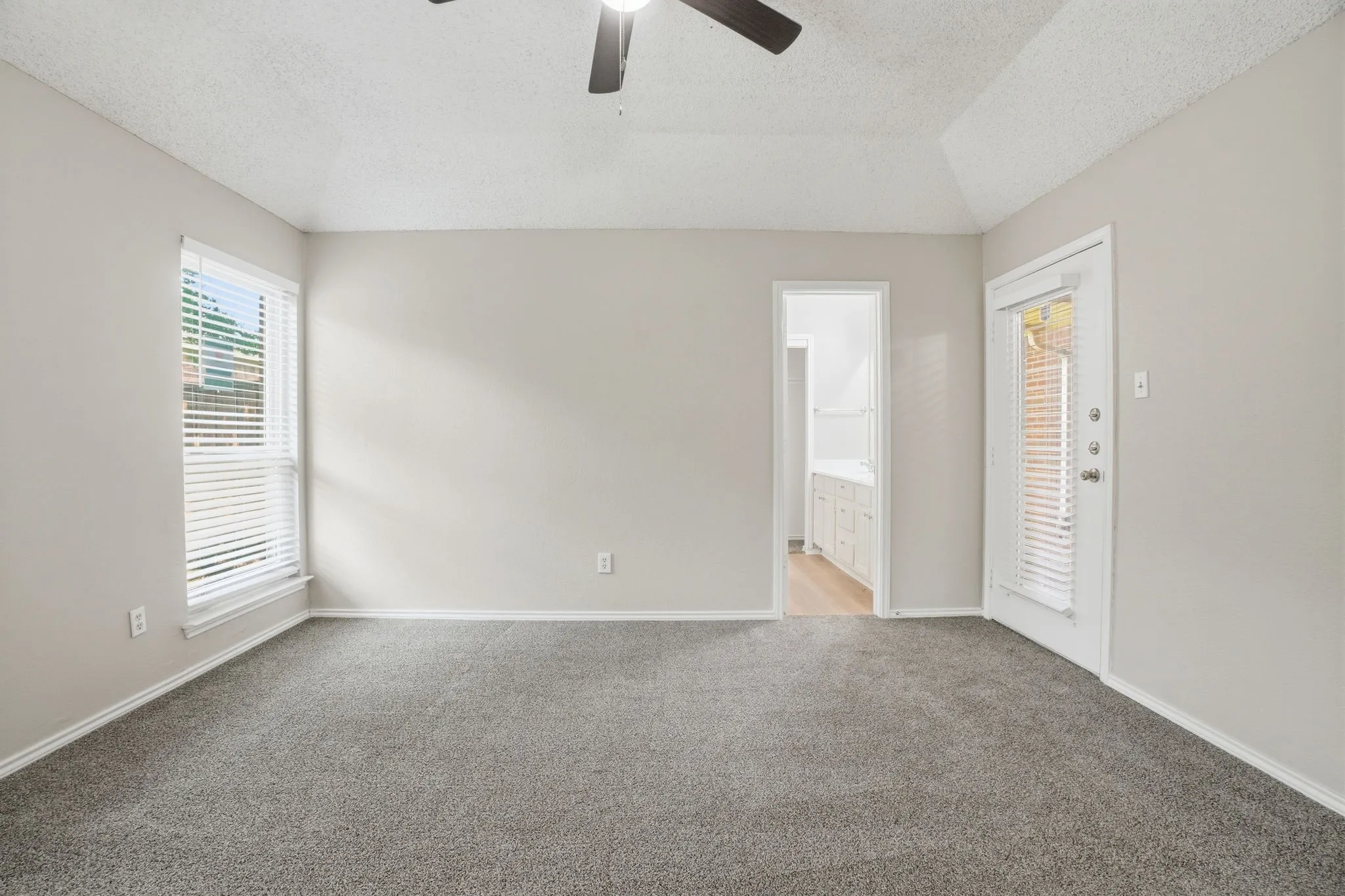 Single Family Residence For Sale in Dallas County , 512 Buttercup Trail, Mesquite, Texas 75149, 4 Bedroom, 3 Bathroom, 2 Garage spaces, 2,162 Sqft, built in 1986, mls#21282266, Real Estate Agent in Mesquite, Homes For Sale in Dallas county, Homes For Sale in Mesquite, Realtor in Mesquite Texas, Real Estate Brokerage Independent Realty Texas, Luminita Cordes Realtor