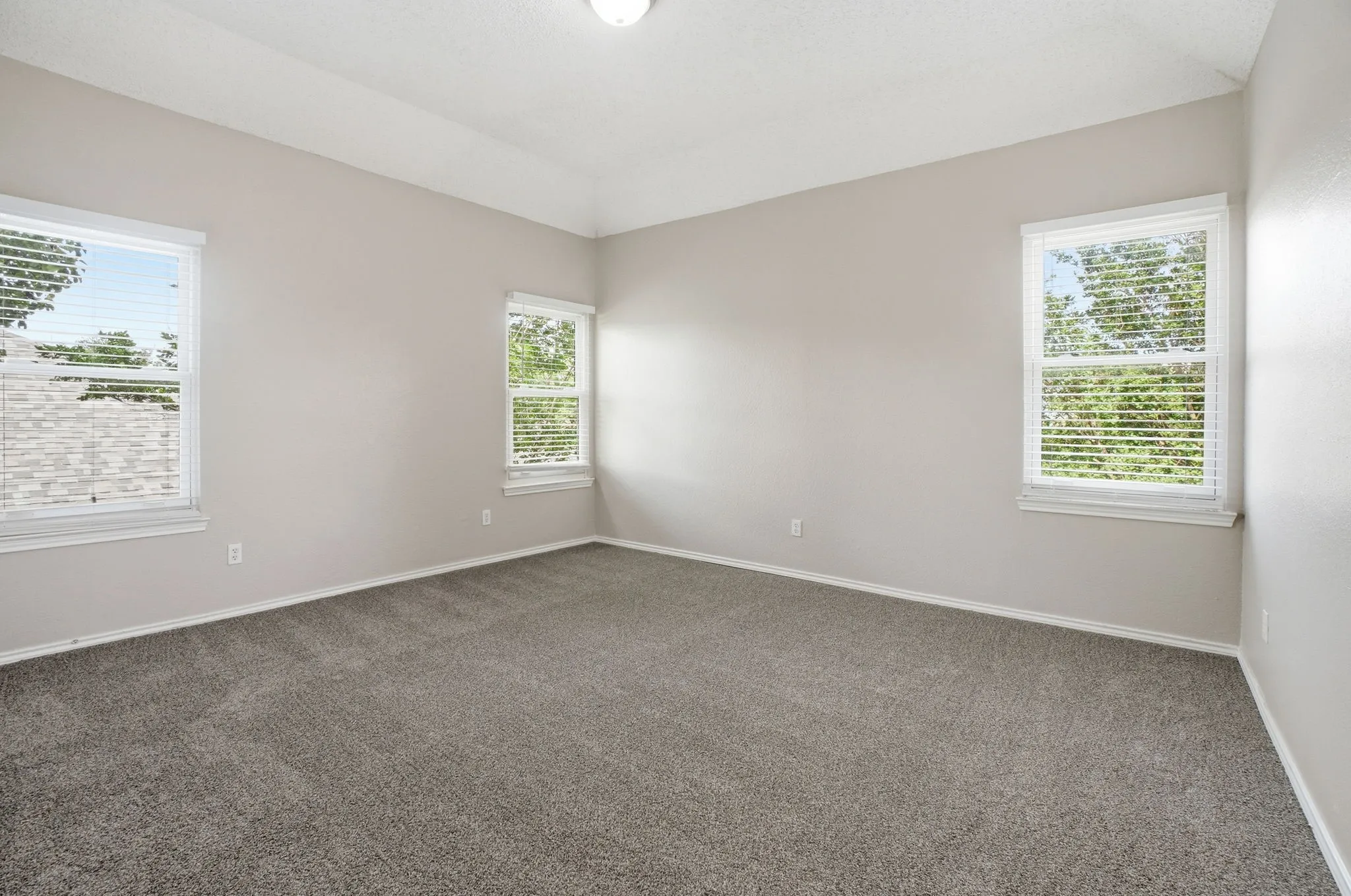Single Family Residence For Sale in Dallas County , 512 Buttercup Trail, Mesquite, Texas 75149, 4 Bedroom, 3 Bathroom, 2 Garage spaces, 2,162 Sqft, built in 1986, mls#21282266, Real Estate Agent in Mesquite, Homes For Sale in Dallas county, Homes For Sale in Mesquite, Realtor in Mesquite Texas, Real Estate Brokerage Independent Realty Texas, Luminita Cordes Realtor