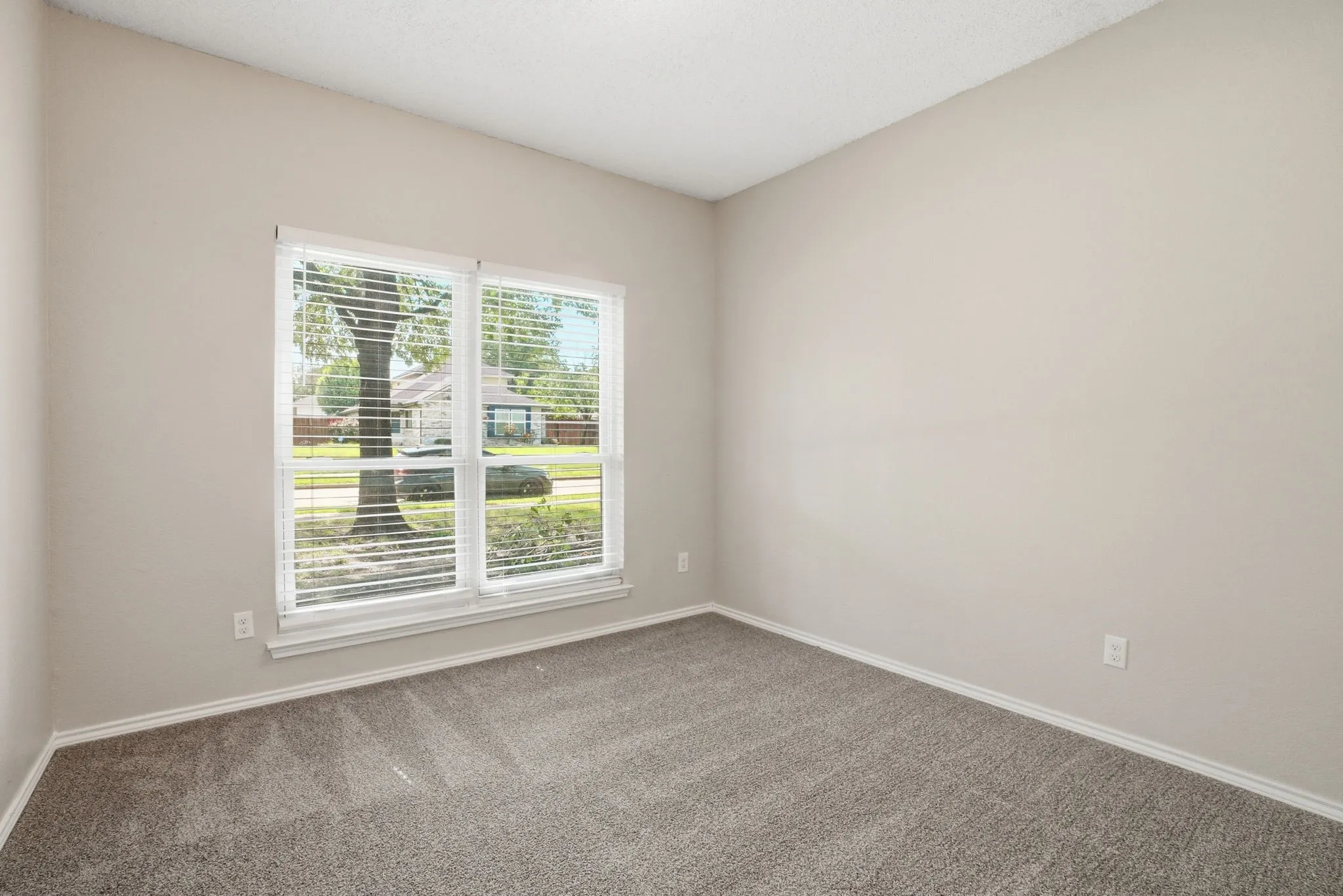 Single Family Residence For Sale in Dallas County , 512 Buttercup Trail, Mesquite, Texas 75149, 4 Bedroom, 3 Bathroom, 2 Garage spaces, 2,162 Sqft, built in 1986, mls#21282266, Real Estate Agent in Mesquite, Homes For Sale in Dallas county, Homes For Sale in Mesquite, Realtor in Mesquite Texas, Real Estate Brokerage Independent Realty Texas, Luminita Cordes Realtor