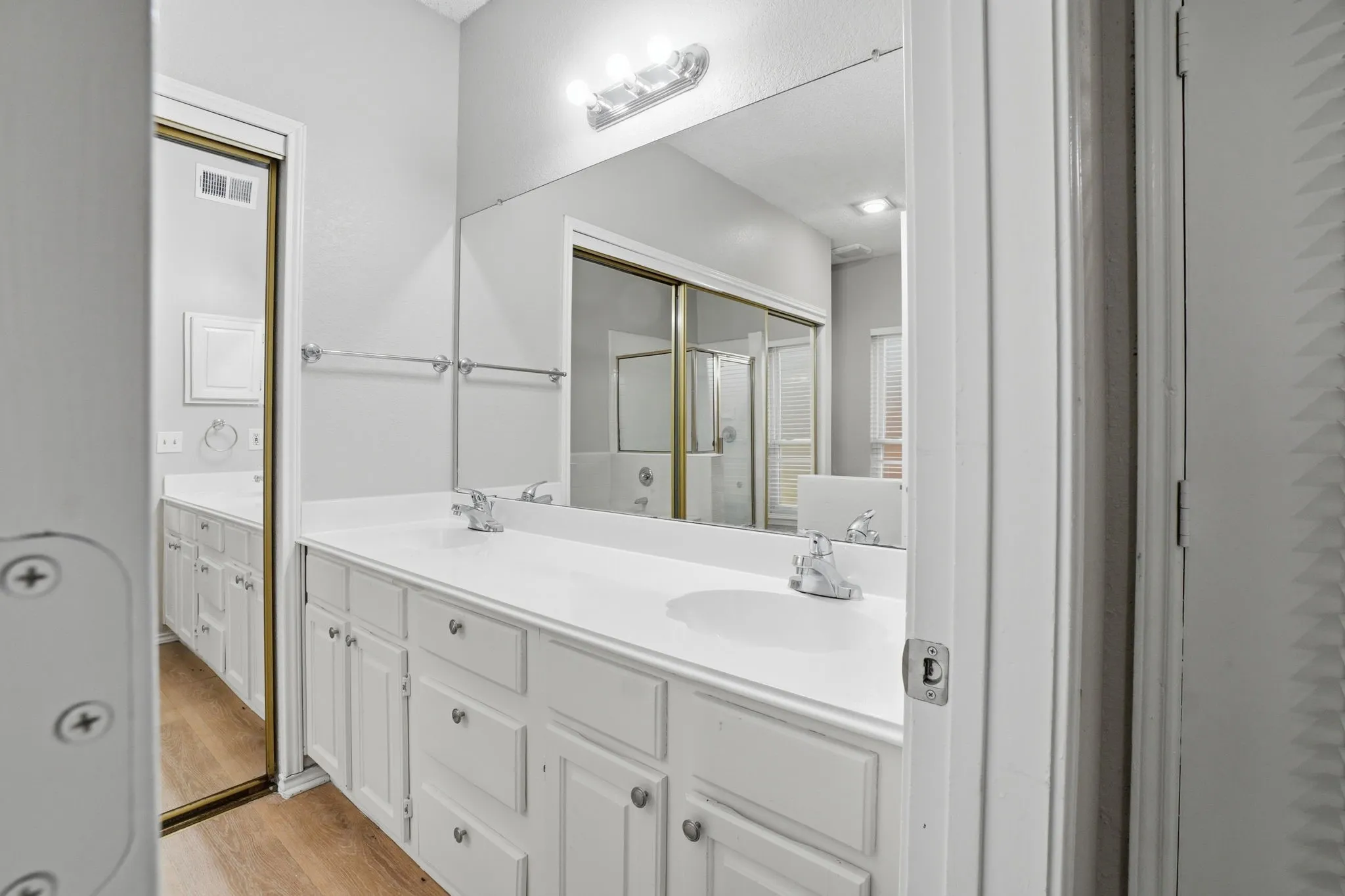 Single Family Residence For Sale in Dallas County , 512 Buttercup Trail, Mesquite, Texas 75149, 4 Bedroom, 3 Bathroom, 2 Garage spaces, 2,162 Sqft, built in 1986, mls#21282266, Real Estate Agent in Mesquite, Homes For Sale in Dallas county, Homes For Sale in Mesquite, Realtor in Mesquite Texas, Real Estate Brokerage Independent Realty Texas, Luminita Cordes Realtor