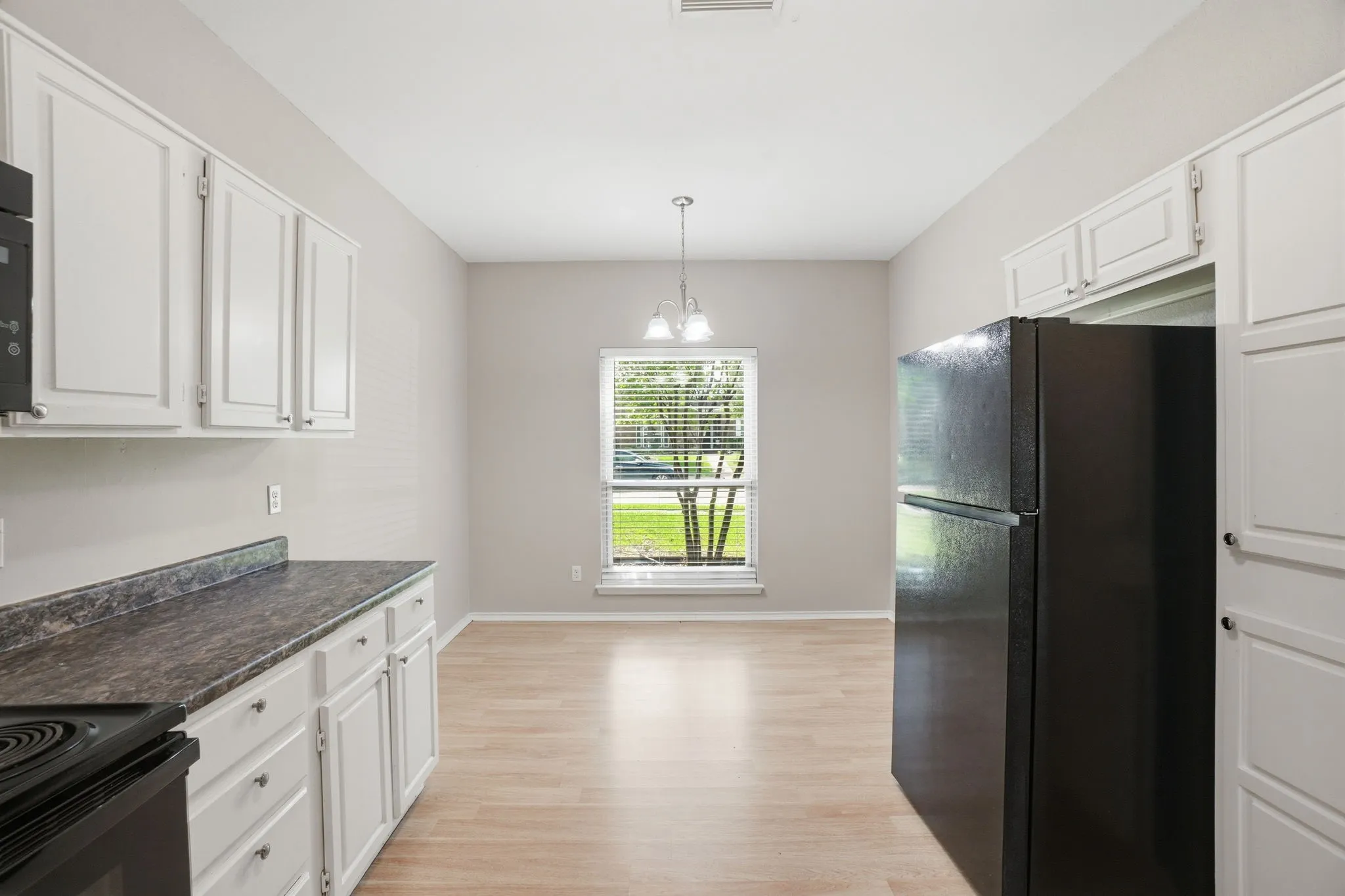 Single Family Residence For Sale in Dallas County , 512 Buttercup Trail, Mesquite, Texas 75149, 4 Bedroom, 3 Bathroom, 2 Garage spaces, 2,162 Sqft, built in 1986, mls#21282266, Real Estate Agent in Mesquite, Homes For Sale in Dallas county, Homes For Sale in Mesquite, Realtor in Mesquite Texas, Real Estate Brokerage Independent Realty Texas, Luminita Cordes Realtor