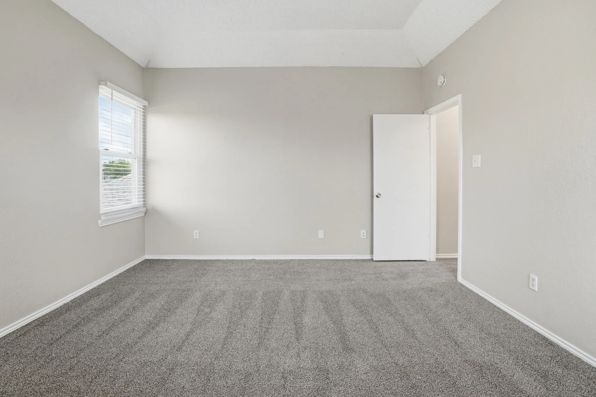 Single Family Residence For Sale in Dallas County , 512 Buttercup Trail, Mesquite, Texas 75149, 4 Bedroom, 3 Bathroom, 2 Garage spaces, 2,162 Sqft, built in 1986, mls#21282266, Real Estate Agent in Mesquite, Homes For Sale in Dallas county, Homes For Sale in Mesquite, Realtor in Mesquite Texas, Real Estate Brokerage Independent Realty Texas, Luminita Cordes Realtor
