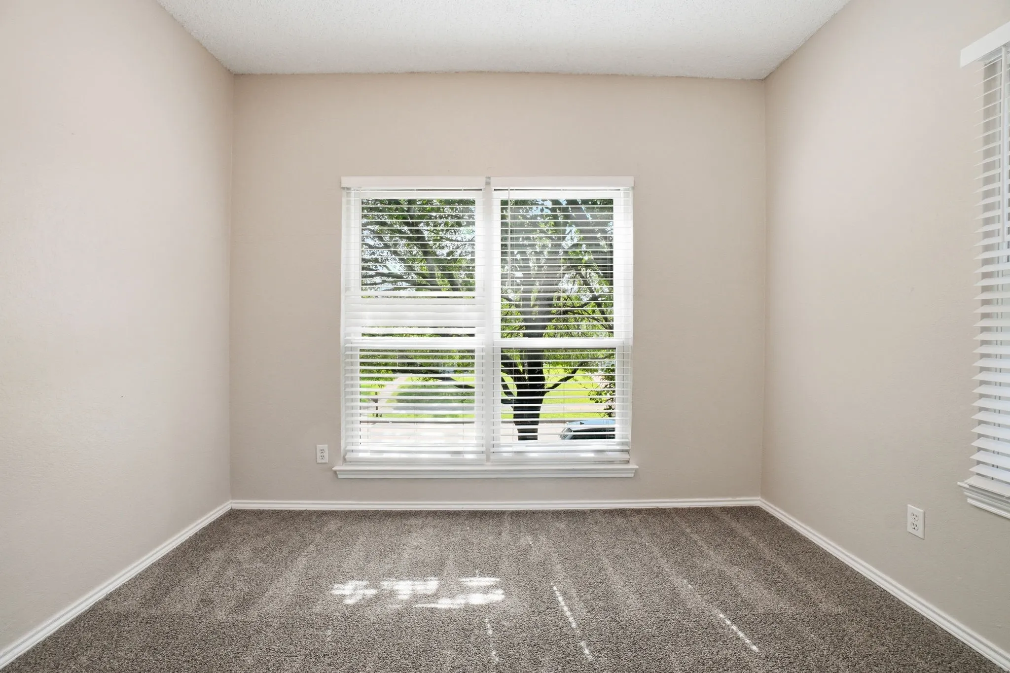 Single Family Residence For Sale in Dallas County , 512 Buttercup Trail, Mesquite, Texas 75149, 4 Bedroom, 3 Bathroom, 2 Garage spaces, 2,162 Sqft, built in 1986, mls#21282266, Real Estate Agent in Mesquite, Homes For Sale in Dallas county, Homes For Sale in Mesquite, Realtor in Mesquite Texas, Real Estate Brokerage Independent Realty Texas, Luminita Cordes Realtor