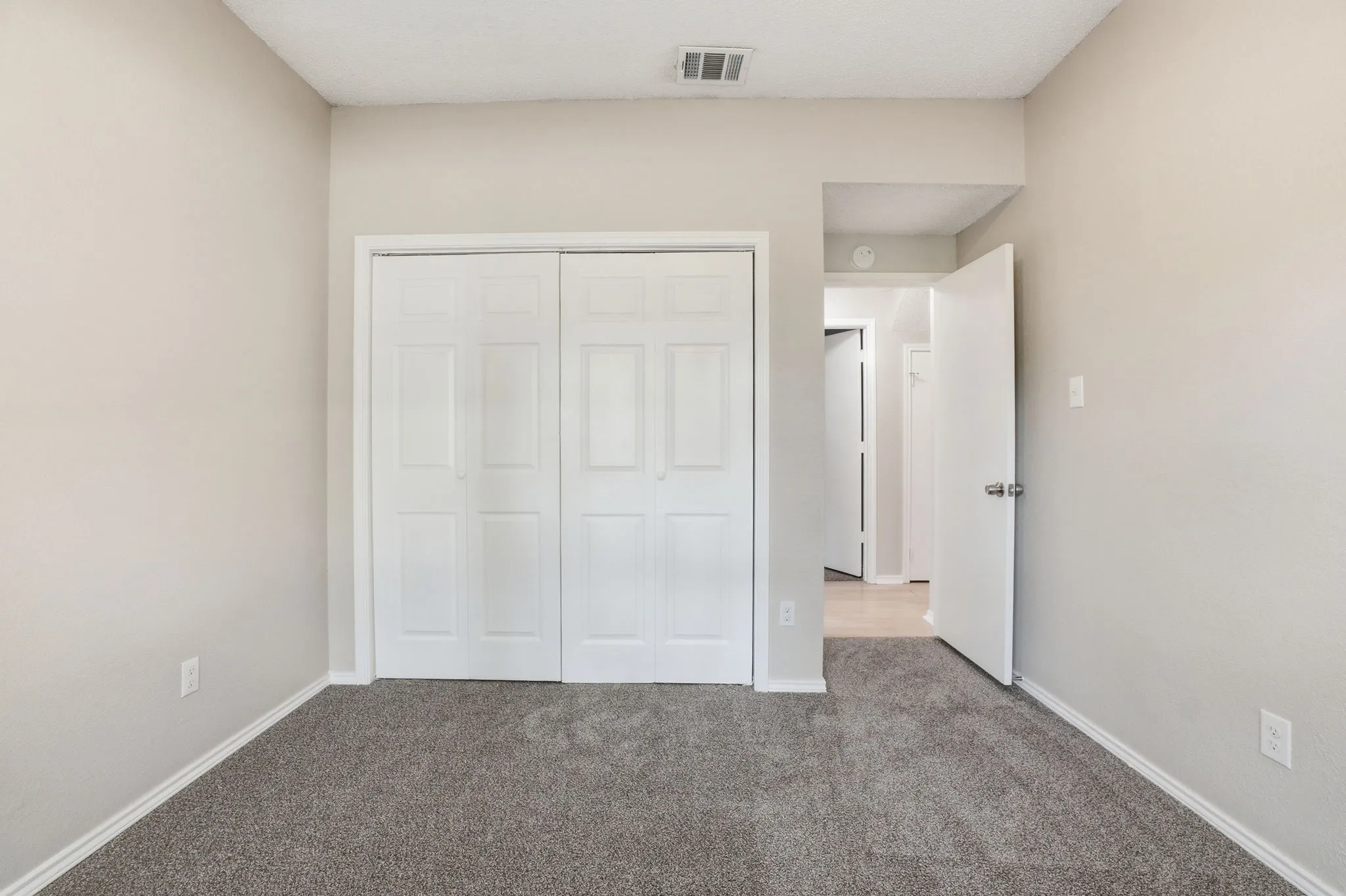 Single Family Residence For Sale in Dallas County , 512 Buttercup Trail, Mesquite, Texas 75149, 4 Bedroom, 3 Bathroom, 2 Garage spaces, 2,162 Sqft, built in 1986, mls#21282266, Real Estate Agent in Mesquite, Homes For Sale in Dallas county, Homes For Sale in Mesquite, Realtor in Mesquite Texas, Real Estate Brokerage Independent Realty Texas, Luminita Cordes Realtor