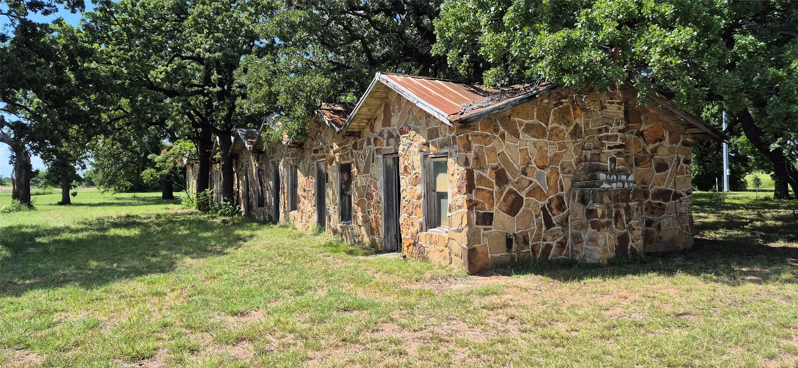 Single Family Residence For Sale in Montague County , 166 Seldon Loop, Bowie, Texas 76230, 3 Bedroom, 2 Bathroom, Garage spaces, 1,044 Sqft, built in 1960, mls#21324915, Real Estate Agent in Bowie, Homes For Sale in Montague county, Homes For Sale in Bowie, Realtor in Bowie Texas, Real Estate Brokerage Independent Realty Texas, Luminita Cordes Realtor