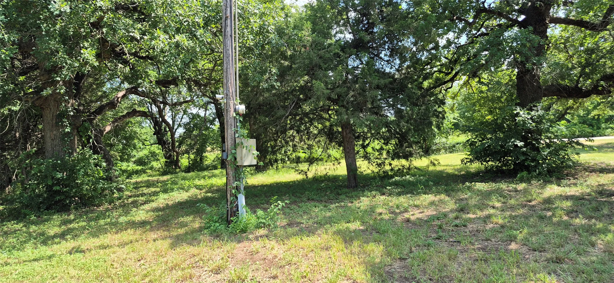 Single Family Residence For Sale in Montague County , 166 Seldon Loop, Bowie, Texas 76230, 3 Bedroom, 2 Bathroom, Garage spaces, 1,044 Sqft, built in 1960, mls#21324915, Real Estate Agent in Bowie, Homes For Sale in Montague county, Homes For Sale in Bowie, Realtor in Bowie Texas, Real Estate Brokerage Independent Realty Texas, Luminita Cordes Realtor