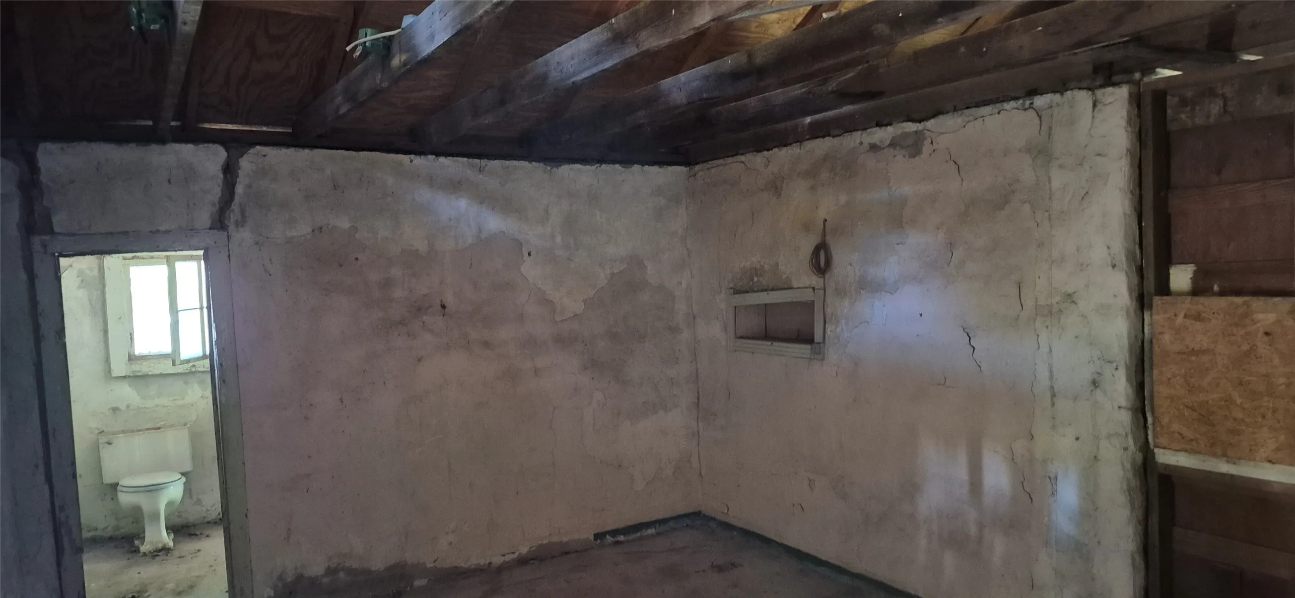 Single Family Residence For Sale in Montague County , 166 Seldon Loop, Bowie, Texas 76230, 3 Bedroom, 2 Bathroom, Garage spaces, 1,044 Sqft, built in 1960, mls#21324915, Real Estate Agent in Bowie, Homes For Sale in Montague county, Homes For Sale in Bowie, Realtor in Bowie Texas, Real Estate Brokerage Independent Realty Texas, Luminita Cordes Realtor