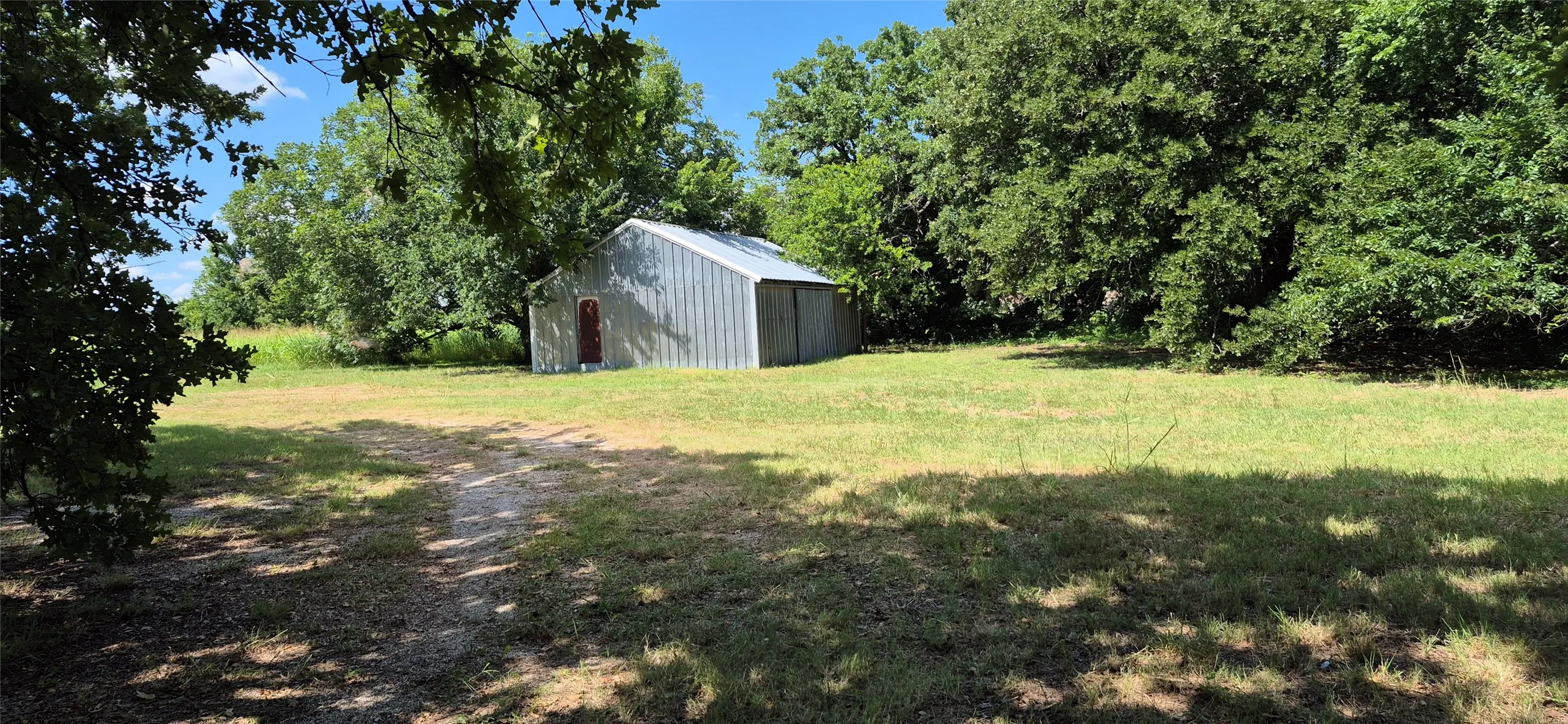 Single Family Residence For Sale in Montague County , 166 Seldon Loop, Bowie, Texas 76230, 3 Bedroom, 2 Bathroom, Garage spaces, 1,044 Sqft, built in 1960, mls#21324915, Real Estate Agent in Bowie, Homes For Sale in Montague county, Homes For Sale in Bowie, Realtor in Bowie Texas, Real Estate Brokerage Independent Realty Texas, Luminita Cordes Realtor