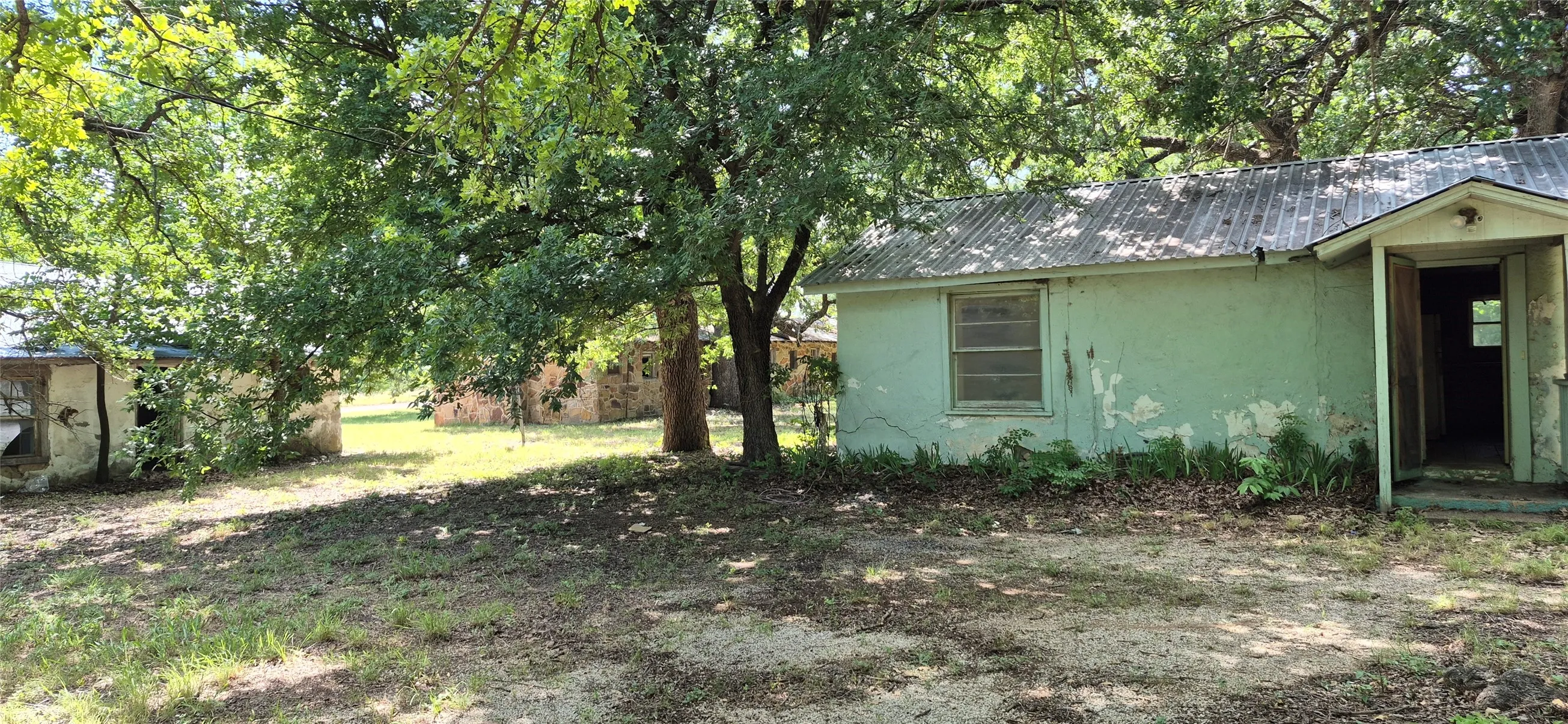 Single Family Residence For Sale in Montague County , 166 Seldon Loop, Bowie, Texas 76230, 3 Bedroom, 2 Bathroom, Garage spaces, 1,044 Sqft, built in 1960, mls#21324915, Real Estate Agent in Bowie, Homes For Sale in Montague county, Homes For Sale in Bowie, Realtor in Bowie Texas, Real Estate Brokerage Independent Realty Texas, Luminita Cordes Realtor