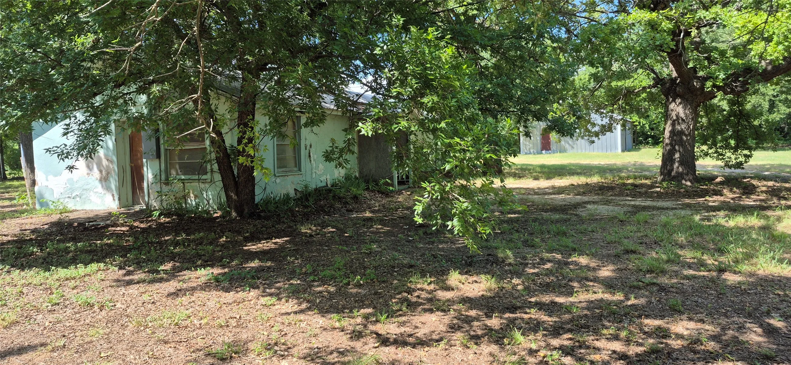 Single Family Residence For Sale in Montague County , 166 Seldon Loop, Bowie, Texas 76230, 3 Bedroom, 2 Bathroom, Garage spaces, 1,044 Sqft, built in 1960, mls#21324915, Real Estate Agent in Bowie, Homes For Sale in Montague county, Homes For Sale in Bowie, Realtor in Bowie Texas, Real Estate Brokerage Independent Realty Texas, Luminita Cordes Realtor