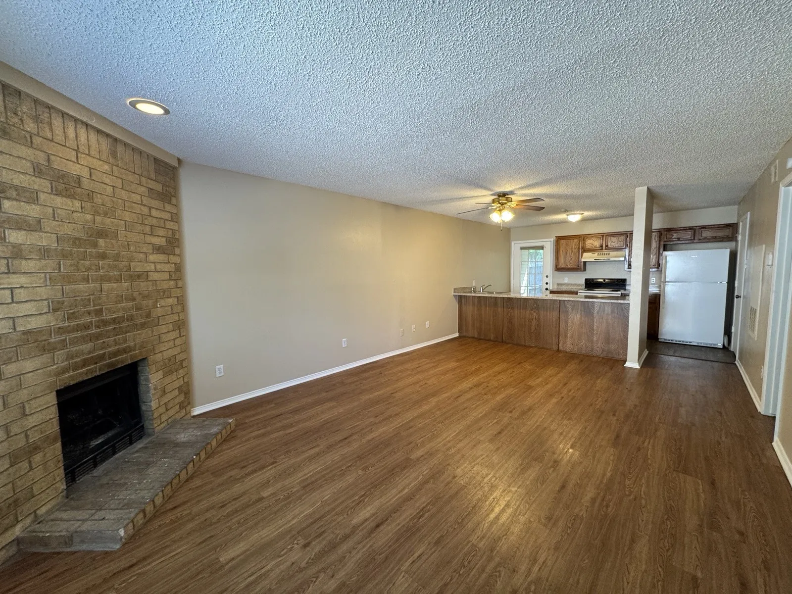 Townhouse For Sale in Dallas County , 154 Austin Stone Drive, Duncanville, Texas 75137, 2 Bedroom, 2 Bathroom, Garage spaces, 1,085 Sqft, built in 1983, mls#21328083, Real Estate Agent in Duncanville, Homes For Sale in Dallas county, Homes For Sale in Duncanville, Realtor in Duncanville Texas, Real Estate Brokerage Independent Realty Texas, Luminita Cordes Realtor