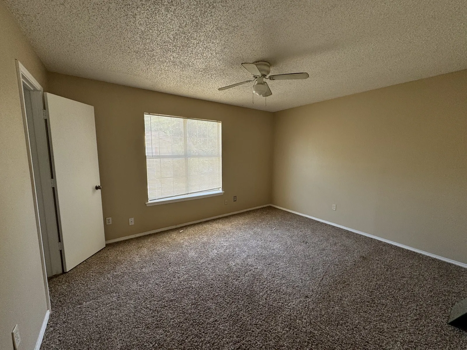 Townhouse For Sale in Dallas County , 154 Austin Stone Drive, Duncanville, Texas 75137, 2 Bedroom, 2 Bathroom, Garage spaces, 1,085 Sqft, built in 1983, mls#21328083, Real Estate Agent in Duncanville, Homes For Sale in Dallas county, Homes For Sale in Duncanville, Realtor in Duncanville Texas, Real Estate Brokerage Independent Realty Texas, Luminita Cordes Realtor