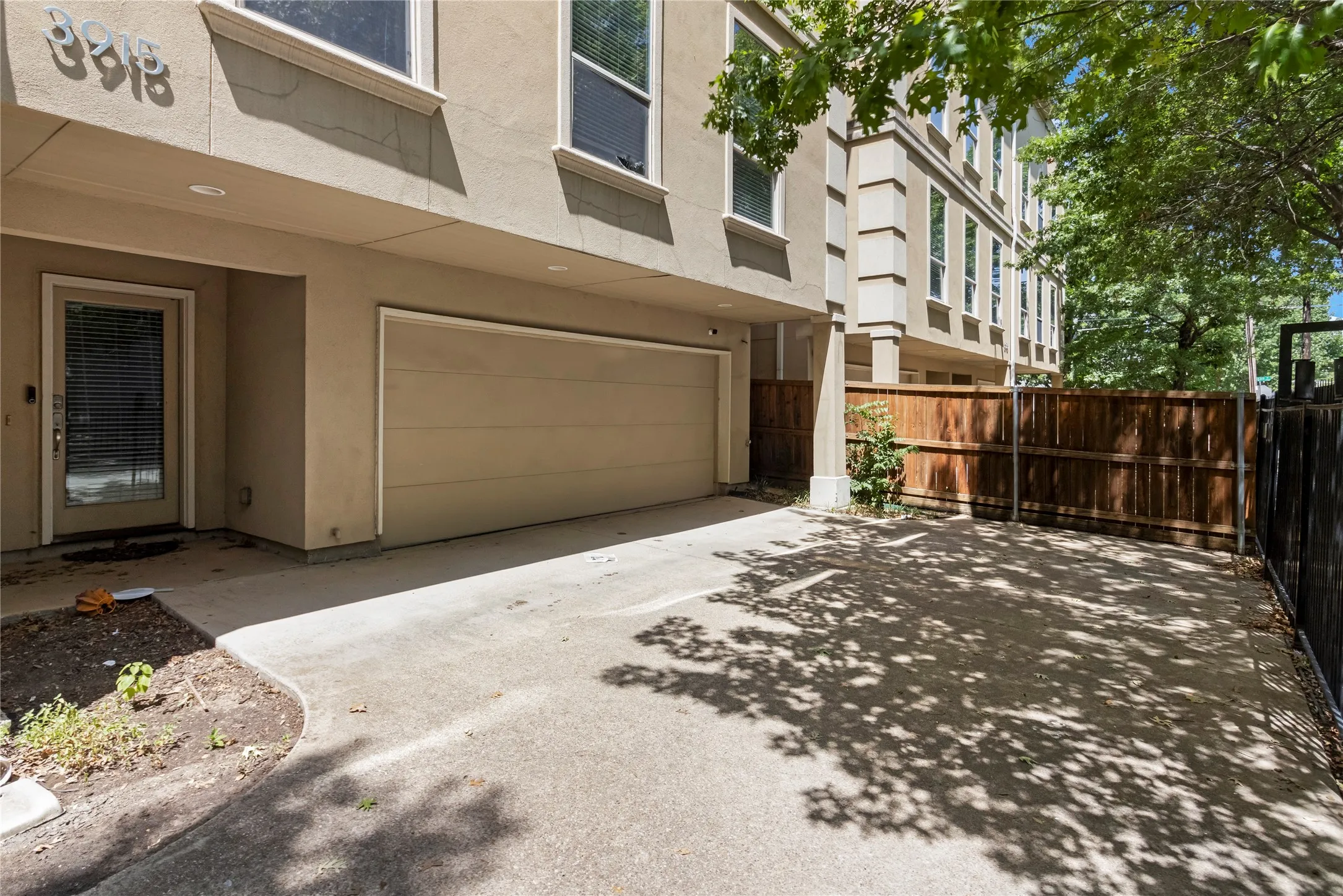 Townhouse For Sale in Dallas County , 3915 Congress Avenue 200, Dallas, Texas 75219, 3 Bedroom, 3 Bathroom, 2 Garage spaces, 1,514 Sqft, built in 2006, mls#21327732, Real Estate Agent in Dallas, Homes For Sale in Dallas county, Homes For Sale in Dallas, Realtor in Dallas Texas, Real Estate Brokerage Independent Realty Texas, Luminita Cordes Realtor