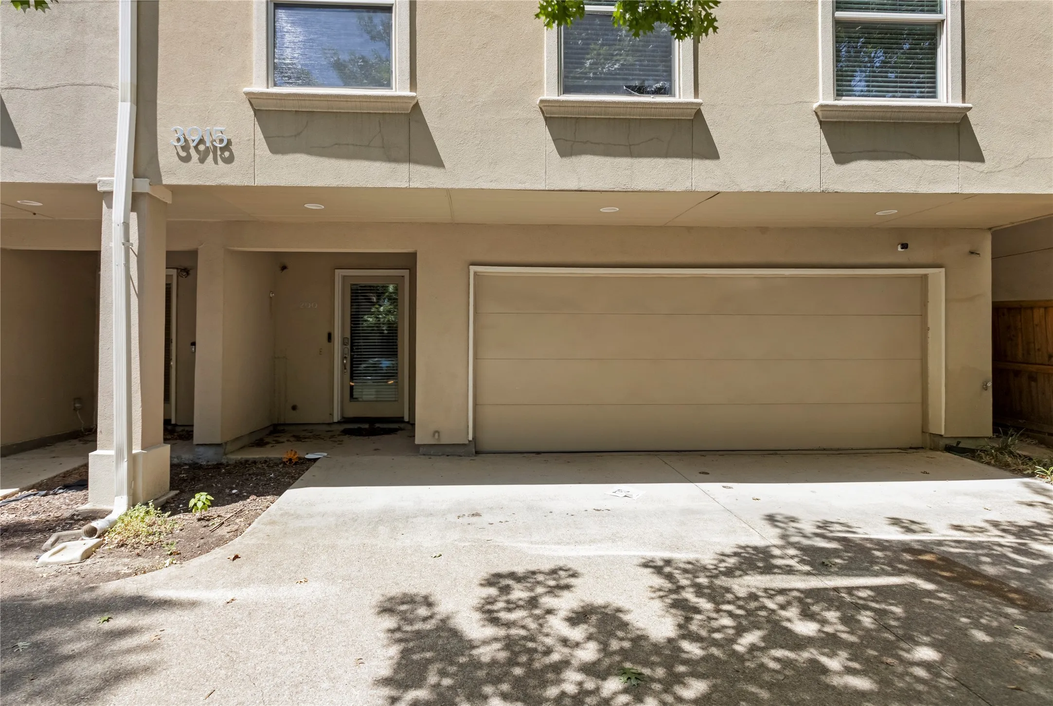 Townhouse For Sale in Dallas County , 3915 Congress Avenue 200, Dallas, Texas 75219, 3 Bedroom, 3 Bathroom, 2 Garage spaces, 1,514 Sqft, built in 2006, mls#21327732, Real Estate Agent in Dallas, Homes For Sale in Dallas county, Homes For Sale in Dallas, Realtor in Dallas Texas, Real Estate Brokerage Independent Realty Texas, Luminita Cordes Realtor