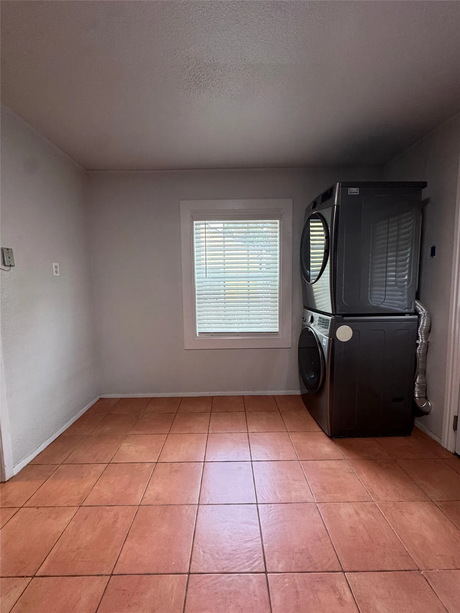 Single Family Residence For Rent in Tarrant County , 3241 Sandage Avenue, Fort Worth, Texas 76109, 3 Bedroom, 2 Bathroom, Garage spaces, 1,115 Sqft, built in 1946, mls#21328085, Real Estate Agent in Fort Worth, Homes For Rent in Tarrant county, Homes For Rent in Fort Worth, Realtor in Fort Worth Texas, Real Estate Brokerage Independent Realty Texas, Luminita Cordes Realtor