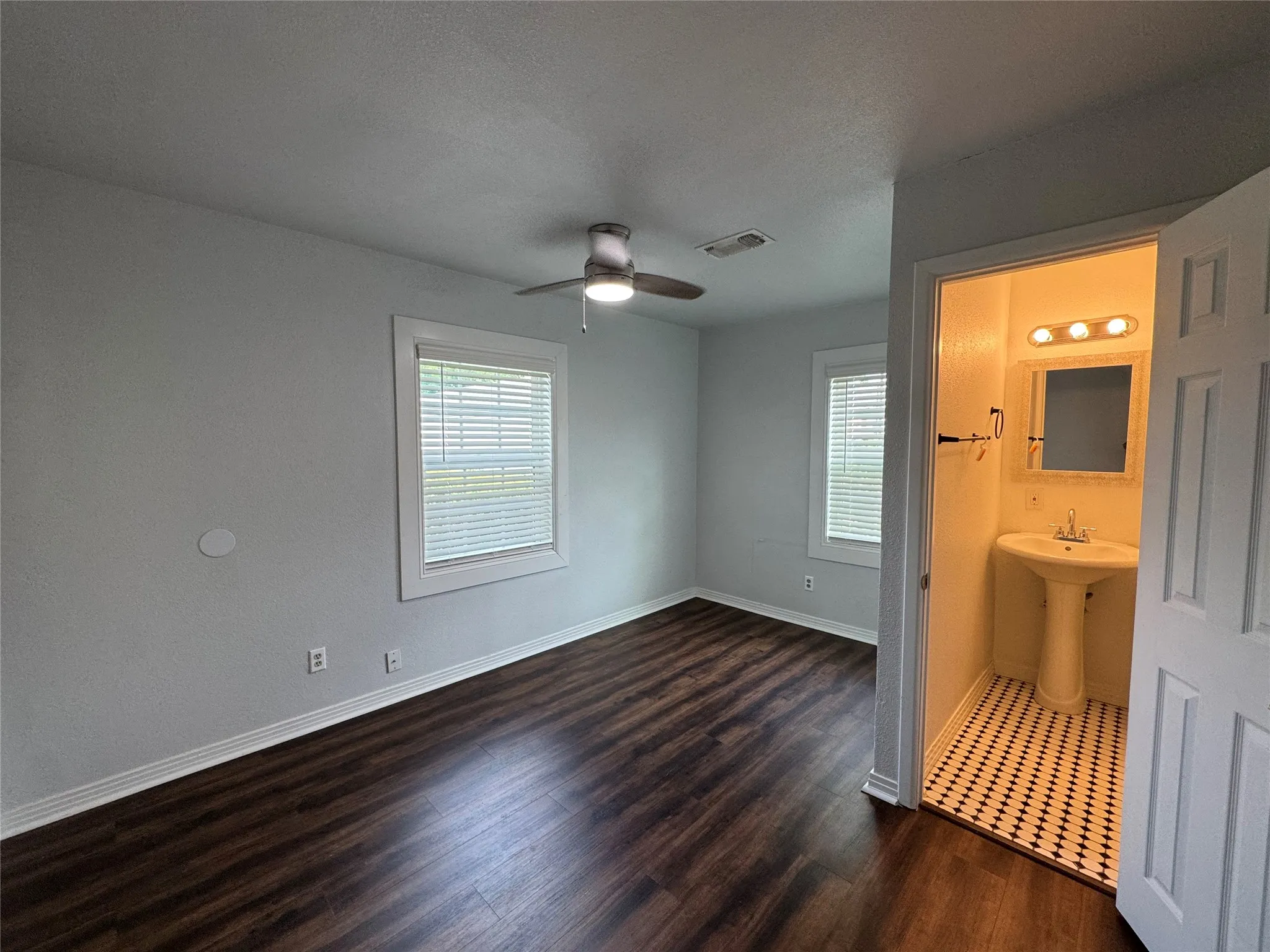 Single Family Residence For Rent in Tarrant County , 3241 Sandage Avenue, Fort Worth, Texas 76109, 3 Bedroom, 2 Bathroom, Garage spaces, 1,115 Sqft, built in 1946, mls#21328085, Real Estate Agent in Fort Worth, Homes For Rent in Tarrant county, Homes For Rent in Fort Worth, Realtor in Fort Worth Texas, Real Estate Brokerage Independent Realty Texas, Luminita Cordes Realtor