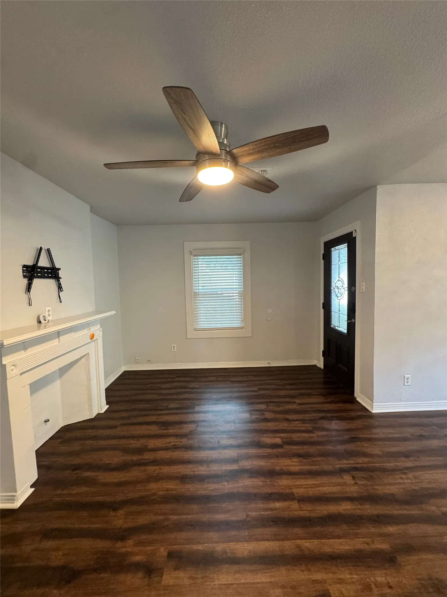 Single Family Residence For Rent in Tarrant County , 3241 Sandage Avenue, Fort Worth, Texas 76109, 3 Bedroom, 2 Bathroom, Garage spaces, 1,115 Sqft, built in 1946, mls#21328085, Real Estate Agent in Fort Worth, Homes For Rent in Tarrant county, Homes For Rent in Fort Worth, Realtor in Fort Worth Texas, Real Estate Brokerage Independent Realty Texas, Luminita Cordes Realtor