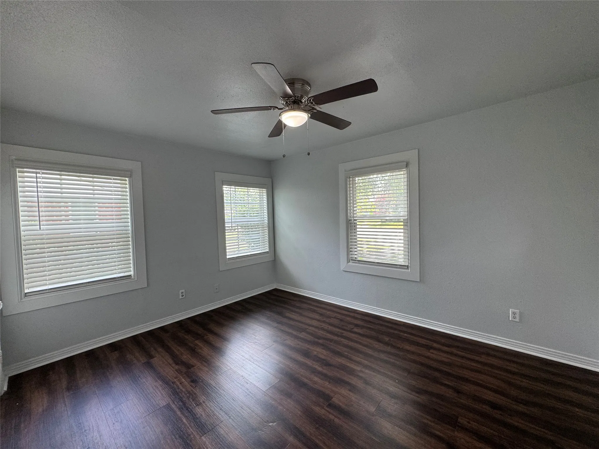 Single Family Residence For Rent in Tarrant County , 3241 Sandage Avenue, Fort Worth, Texas 76109, 3 Bedroom, 2 Bathroom, Garage spaces, 1,115 Sqft, built in 1946, mls#21328085, Real Estate Agent in Fort Worth, Homes For Rent in Tarrant county, Homes For Rent in Fort Worth, Realtor in Fort Worth Texas, Real Estate Brokerage Independent Realty Texas, Luminita Cordes Realtor