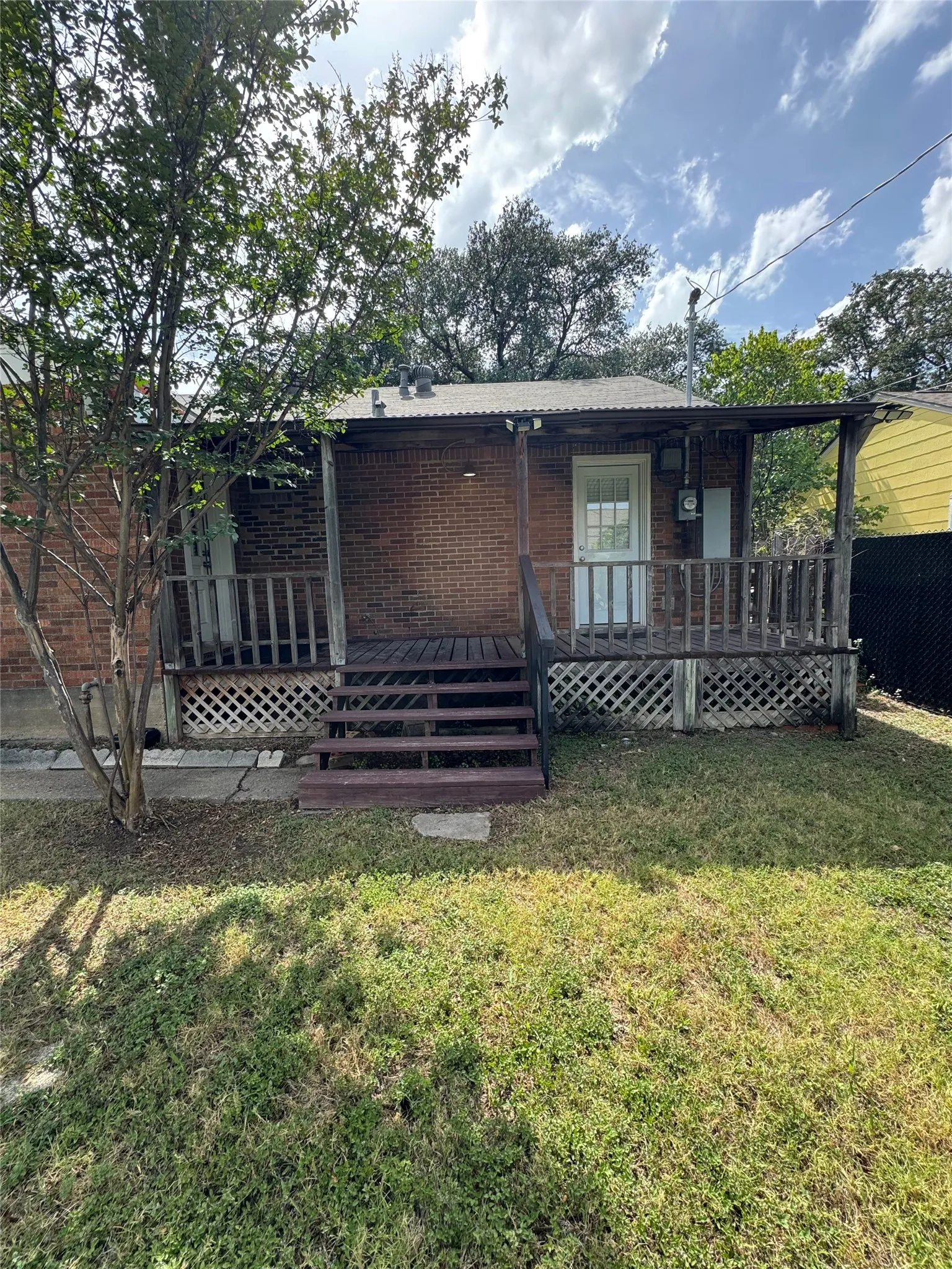 Single Family Residence For Rent in Tarrant County , 3241 Sandage Avenue, Fort Worth, Texas 76109, 3 Bedroom, 2 Bathroom, Garage spaces, 1,115 Sqft, built in 1946, mls#21328085, Real Estate Agent in Fort Worth, Homes For Rent in Tarrant county, Homes For Rent in Fort Worth, Realtor in Fort Worth Texas, Real Estate Brokerage Independent Realty Texas, Luminita Cordes Realtor