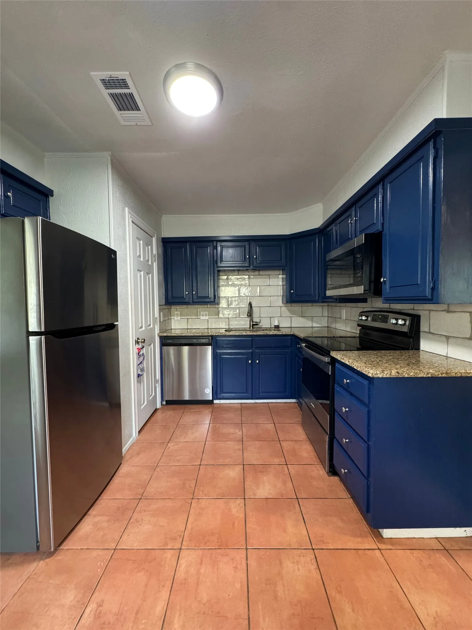 Single Family Residence For Rent in Tarrant County , 3241 Sandage Avenue, Fort Worth, Texas 76109, 3 Bedroom, 2 Bathroom, Garage spaces, 1,115 Sqft, built in 1946, mls#21328085, Real Estate Agent in Fort Worth, Homes For Rent in Tarrant county, Homes For Rent in Fort Worth, Realtor in Fort Worth Texas, Real Estate Brokerage Independent Realty Texas, Luminita Cordes Realtor
