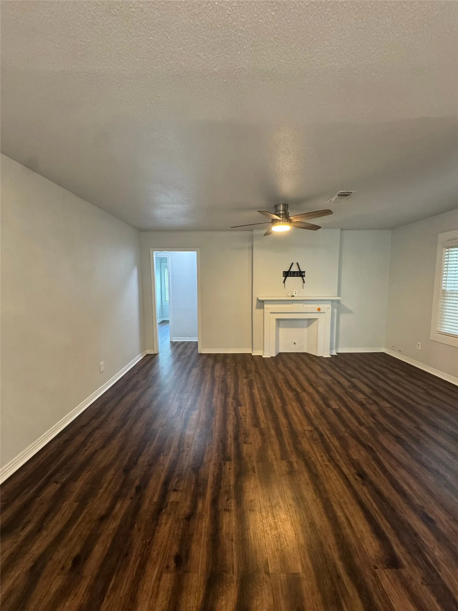 Single Family Residence For Rent in Tarrant County , 3241 Sandage Avenue, Fort Worth, Texas 76109, 3 Bedroom, 2 Bathroom, Garage spaces, 1,115 Sqft, built in 1946, mls#21328085, Real Estate Agent in Fort Worth, Homes For Rent in Tarrant county, Homes For Rent in Fort Worth, Realtor in Fort Worth Texas, Real Estate Brokerage Independent Realty Texas, Luminita Cordes Realtor