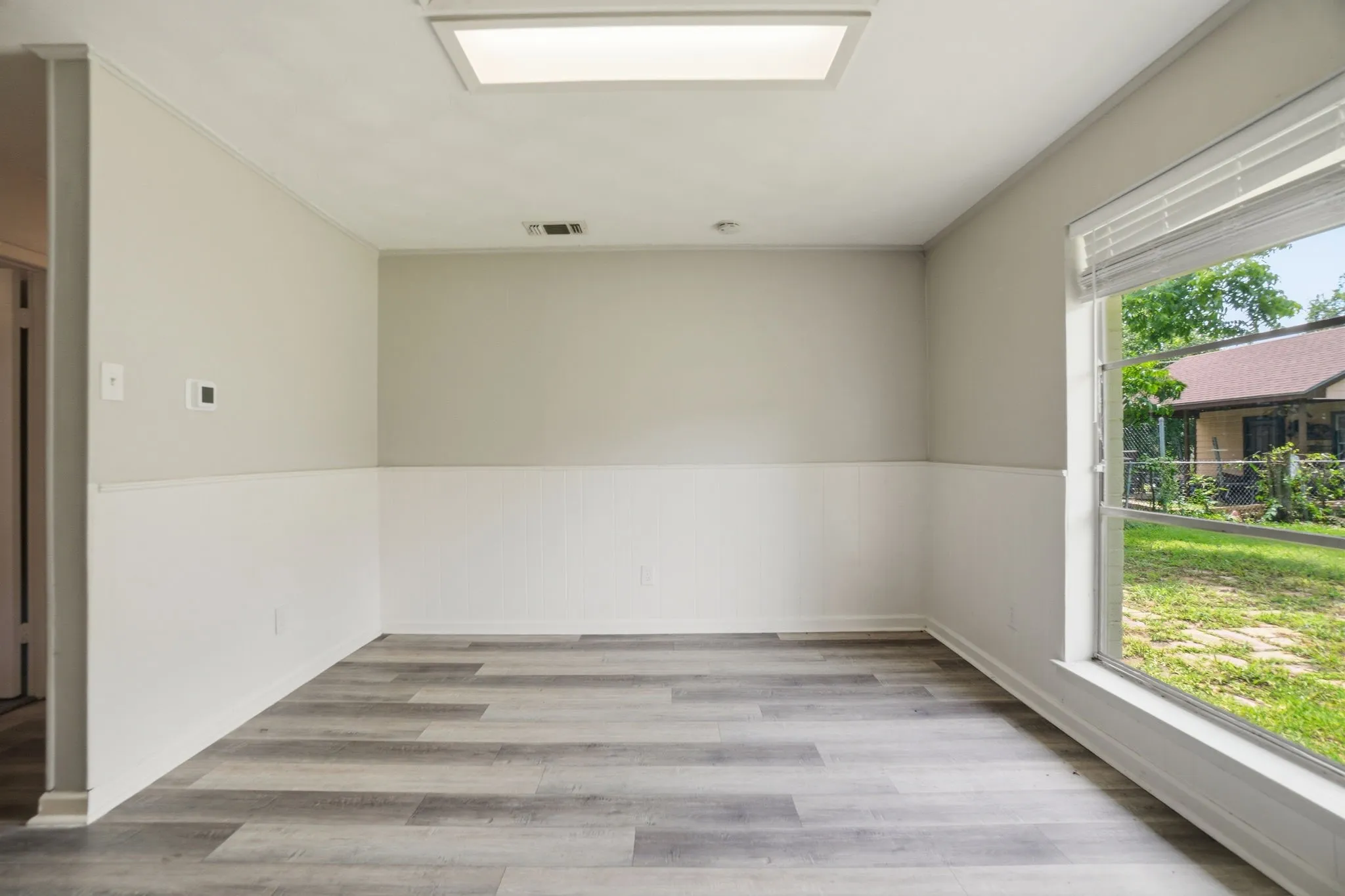 Single Family Residence For Sale in Dallas County , 2301 Narobi Place, Mesquite, Texas 75149, 3 Bedroom, 1 Bathroom, 1 Garage spaces, 1,084 Sqft, built in 1961, mls#21282260, Real Estate Agent in Mesquite, Homes For Sale in Dallas county, Homes For Sale in Mesquite, Realtor in Mesquite Texas, Real Estate Brokerage Independent Realty Texas, Luminita Cordes Realtor