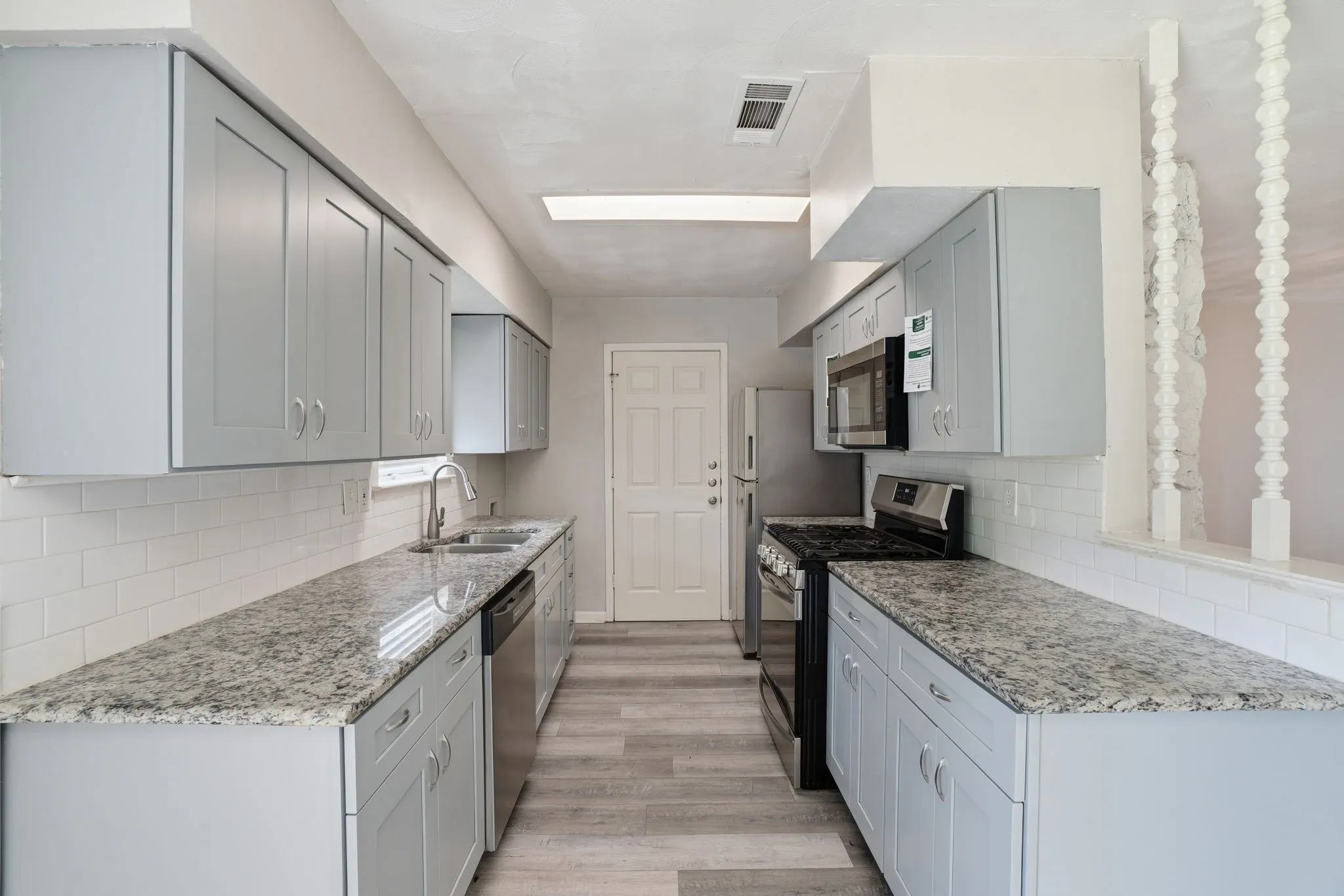 Single Family Residence For Sale in Dallas County , 2301 Narobi Place, Mesquite, Texas 75149, 3 Bedroom, 1 Bathroom, 1 Garage spaces, 1,084 Sqft, built in 1961, mls#21282260, Real Estate Agent in Mesquite, Homes For Sale in Dallas county, Homes For Sale in Mesquite, Realtor in Mesquite Texas, Real Estate Brokerage Independent Realty Texas, Luminita Cordes Realtor