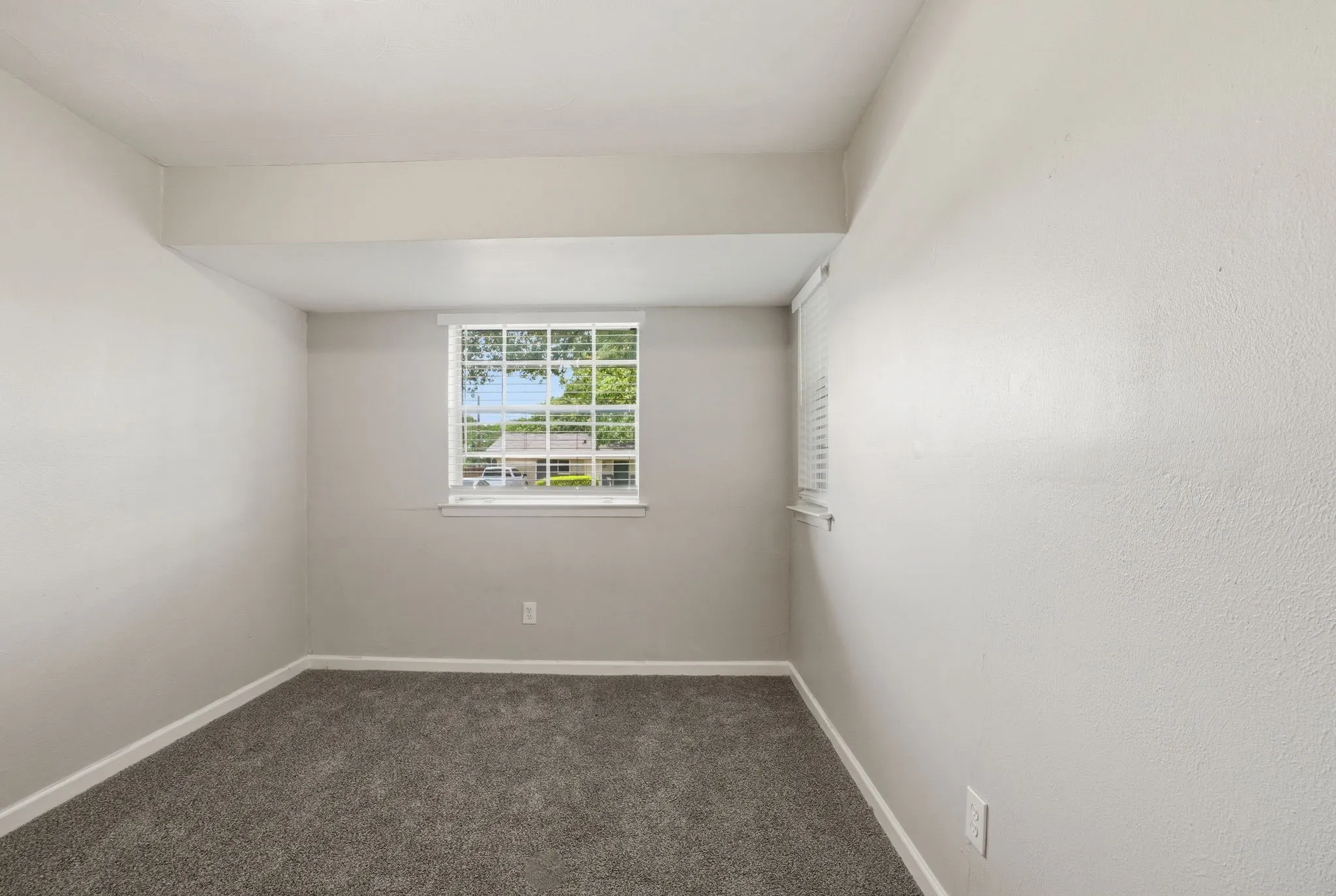 Single Family Residence For Sale in Dallas County , 2301 Narobi Place, Mesquite, Texas 75149, 3 Bedroom, 1 Bathroom, 1 Garage spaces, 1,084 Sqft, built in 1961, mls#21282260, Real Estate Agent in Mesquite, Homes For Sale in Dallas county, Homes For Sale in Mesquite, Realtor in Mesquite Texas, Real Estate Brokerage Independent Realty Texas, Luminita Cordes Realtor