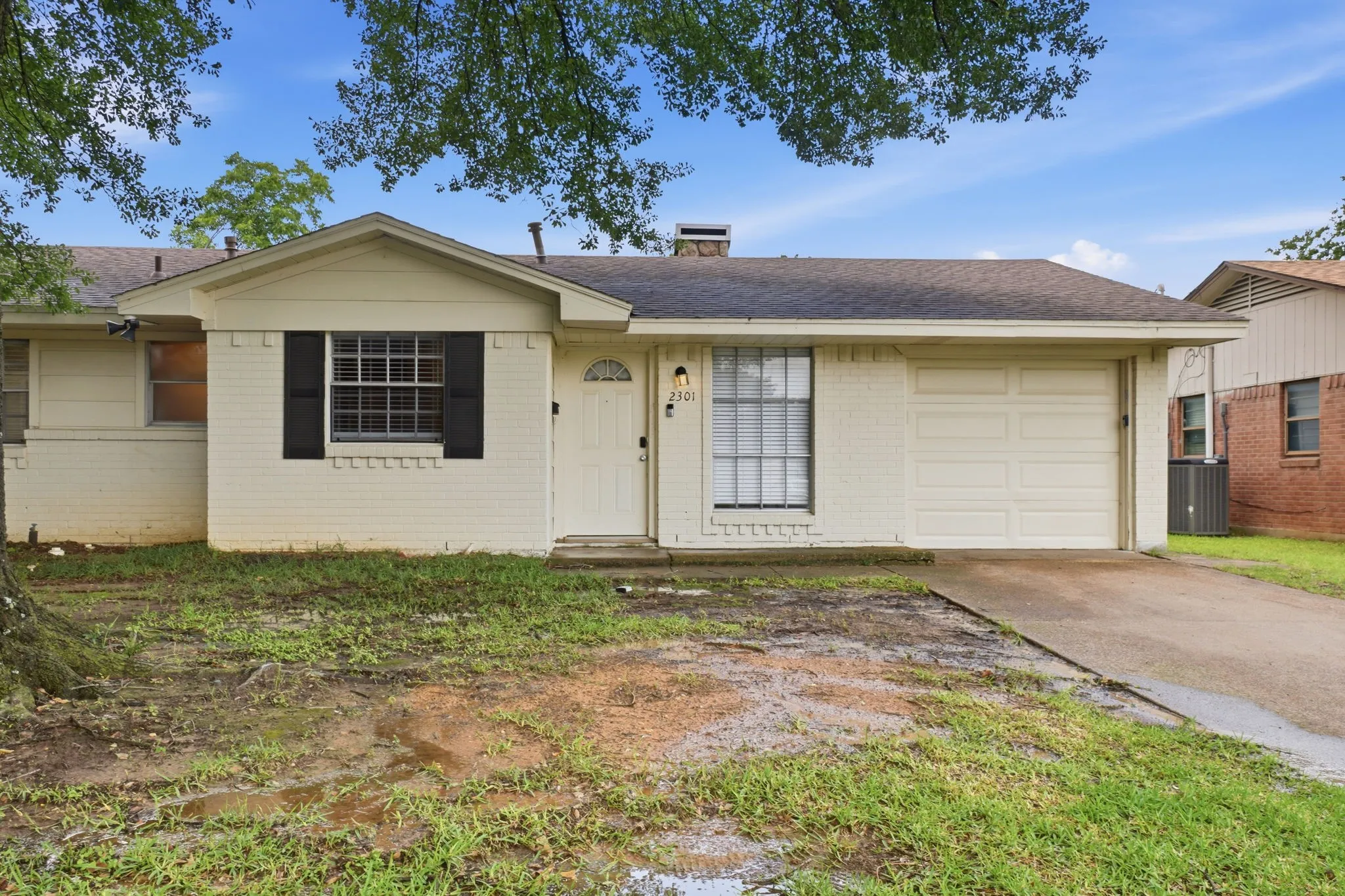 Single Family Residence For Sale in Dallas County , 2301 Narobi Place, Mesquite, Texas 75149, 3 Bedroom, 1 Bathroom, 1 Garage spaces, 1,084 Sqft, built in 1961, mls#21282260, Real Estate Agent in Mesquite, Homes For Sale in Dallas county, Homes For Sale in Mesquite, Realtor in Mesquite Texas, Real Estate Brokerage Independent Realty Texas, Luminita Cordes Realtor
