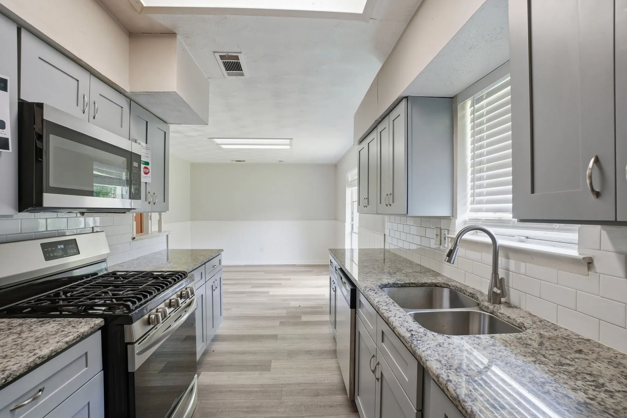 Single Family Residence For Sale in Dallas County , 2301 Narobi Place, Mesquite, Texas 75149, 3 Bedroom, 1 Bathroom, 1 Garage spaces, 1,084 Sqft, built in 1961, mls#21282260, Real Estate Agent in Mesquite, Homes For Sale in Dallas county, Homes For Sale in Mesquite, Realtor in Mesquite Texas, Real Estate Brokerage Independent Realty Texas, Luminita Cordes Realtor