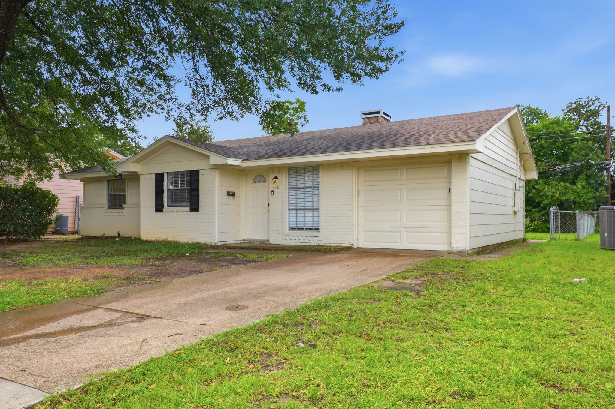 Single Family Residence For Sale in Dallas County , 2301 Narobi Place, Mesquite, Texas 75149, 3 Bedroom, 1 Bathroom, 1 Garage spaces, 1,084 Sqft, built in 1961, mls#21282260, Real Estate Agent in Mesquite, Homes For Sale in Dallas county, Homes For Sale in Mesquite, Realtor in Mesquite Texas, Real Estate Brokerage Independent Realty Texas, Luminita Cordes Realtor