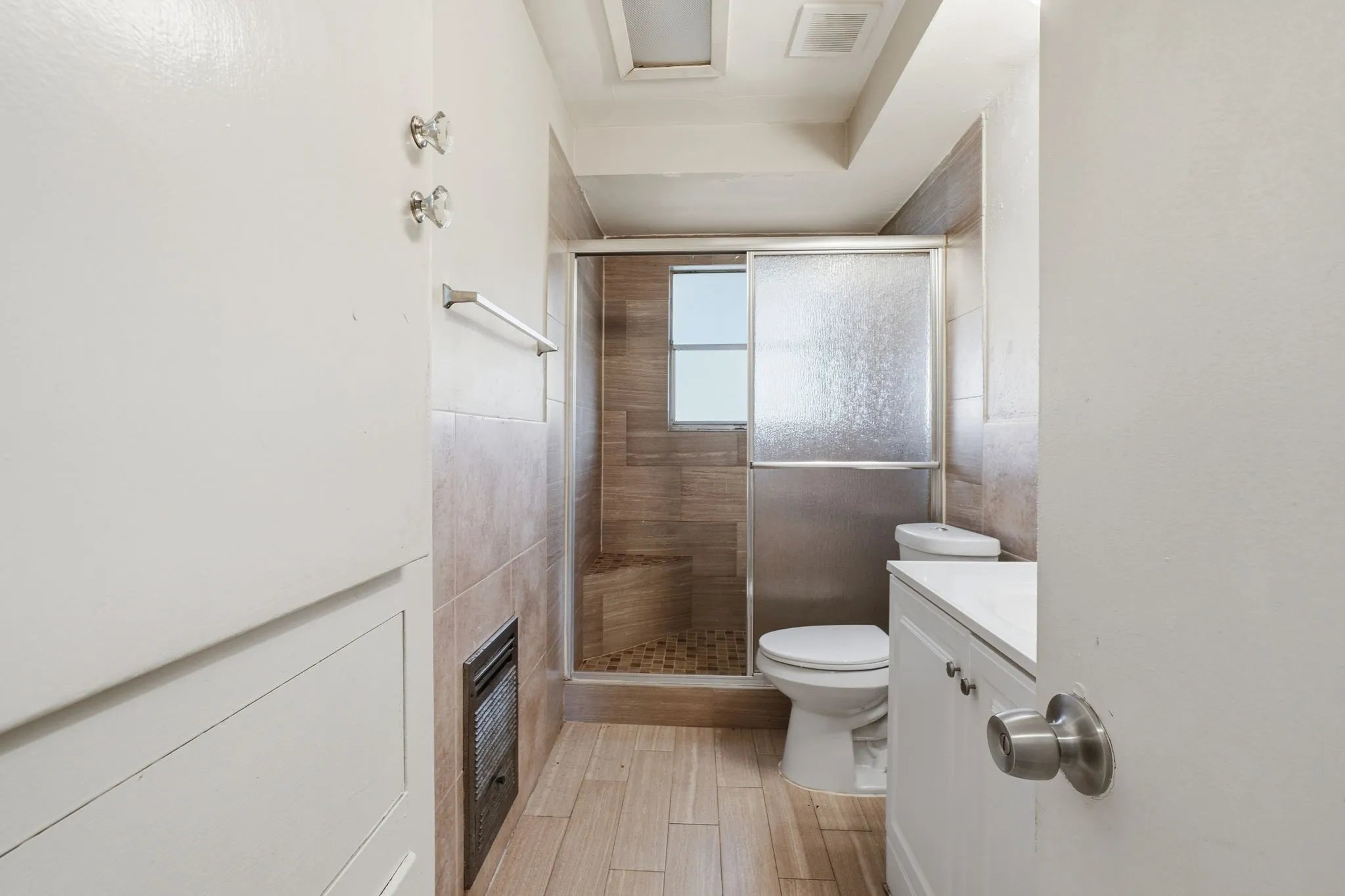 Single Family Residence For Sale in Dallas County , 2301 Narobi Place, Mesquite, Texas 75149, 3 Bedroom, 1 Bathroom, 1 Garage spaces, 1,084 Sqft, built in 1961, mls#21282260, Real Estate Agent in Mesquite, Homes For Sale in Dallas county, Homes For Sale in Mesquite, Realtor in Mesquite Texas, Real Estate Brokerage Independent Realty Texas, Luminita Cordes Realtor