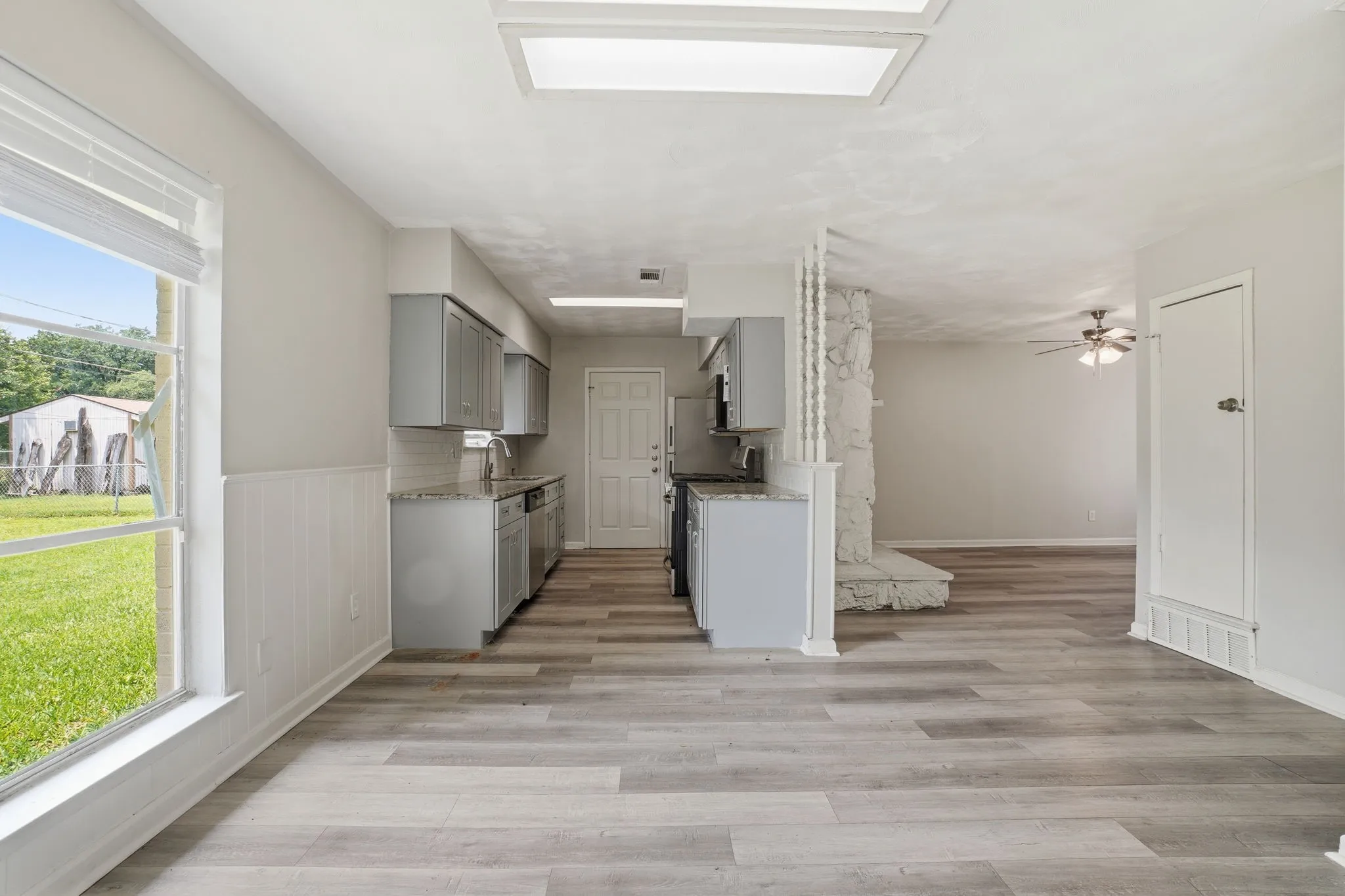 Single Family Residence For Sale in Dallas County , 2301 Narobi Place, Mesquite, Texas 75149, 3 Bedroom, 1 Bathroom, 1 Garage spaces, 1,084 Sqft, built in 1961, mls#21282260, Real Estate Agent in Mesquite, Homes For Sale in Dallas county, Homes For Sale in Mesquite, Realtor in Mesquite Texas, Real Estate Brokerage Independent Realty Texas, Luminita Cordes Realtor