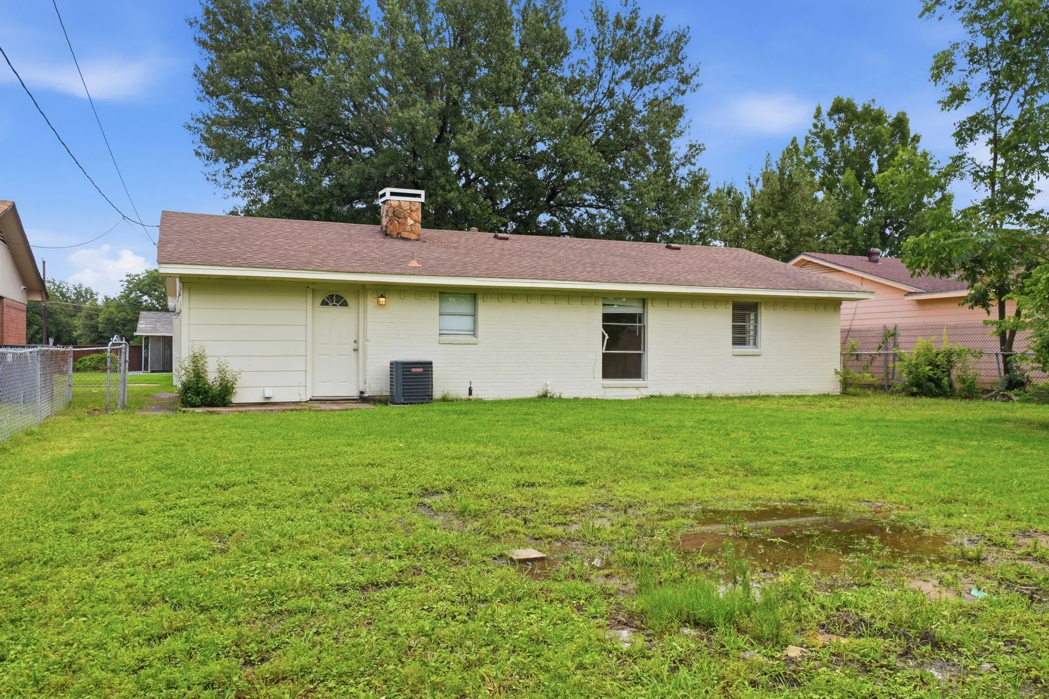 Single Family Residence For Sale in Dallas County , 2301 Narobi Place, Mesquite, Texas 75149, 3 Bedroom, 1 Bathroom, 1 Garage spaces, 1,084 Sqft, built in 1961, mls#21282260, Real Estate Agent in Mesquite, Homes For Sale in Dallas county, Homes For Sale in Mesquite, Realtor in Mesquite Texas, Real Estate Brokerage Independent Realty Texas, Luminita Cordes Realtor