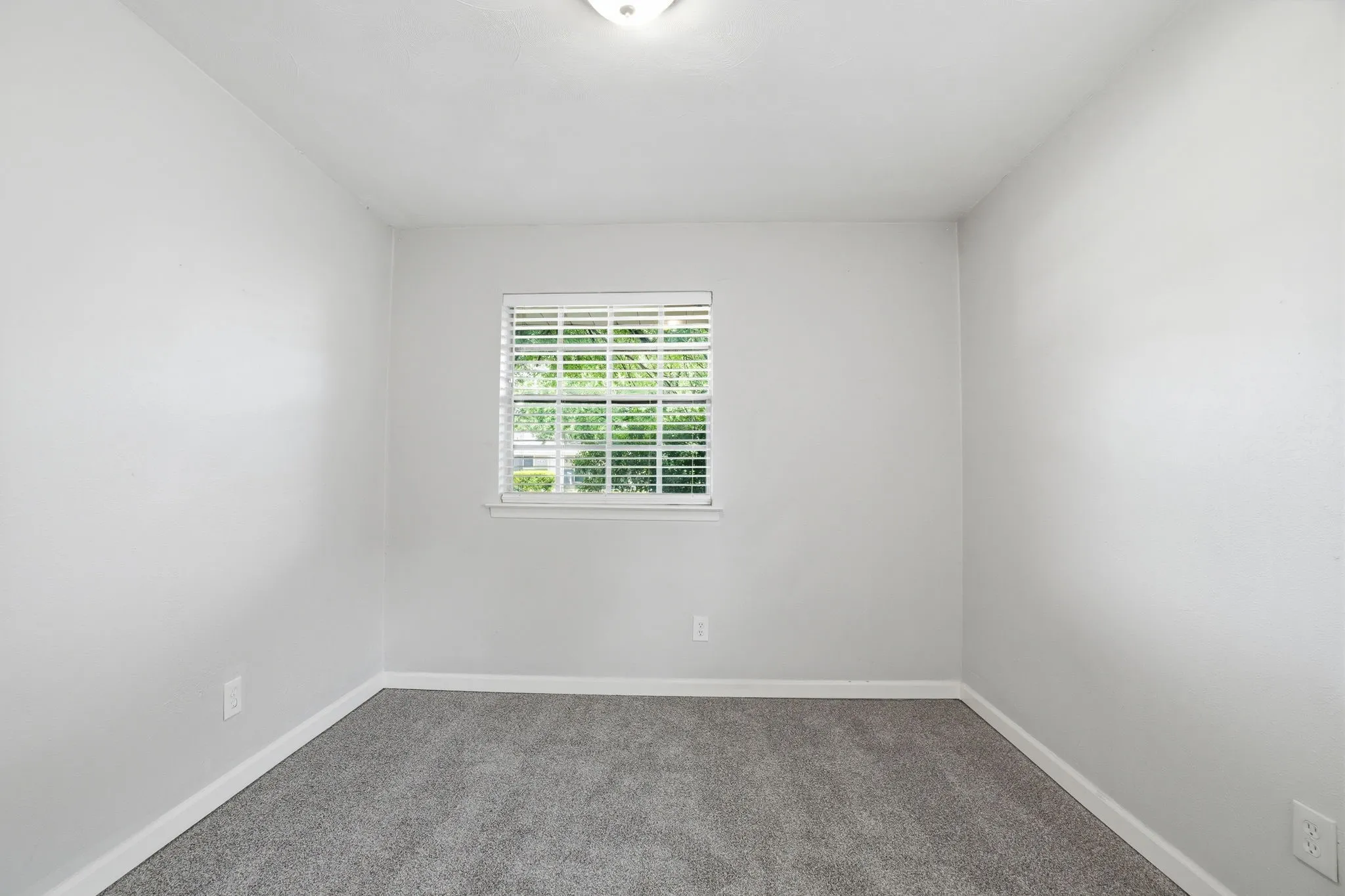 Single Family Residence For Sale in Dallas County , 2301 Narobi Place, Mesquite, Texas 75149, 3 Bedroom, 1 Bathroom, 1 Garage spaces, 1,084 Sqft, built in 1961, mls#21282260, Real Estate Agent in Mesquite, Homes For Sale in Dallas county, Homes For Sale in Mesquite, Realtor in Mesquite Texas, Real Estate Brokerage Independent Realty Texas, Luminita Cordes Realtor