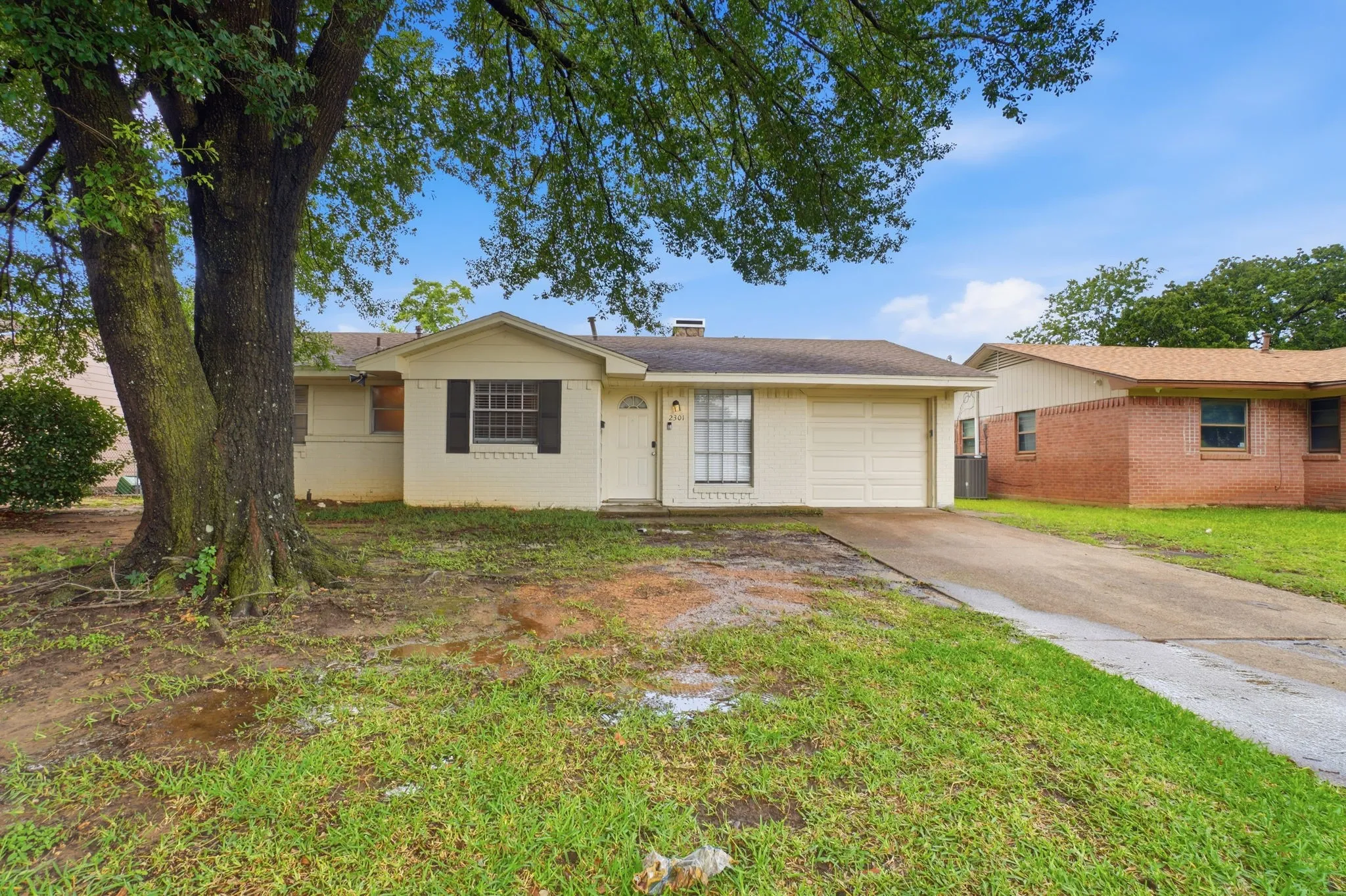 Single Family Residence For Sale in Dallas County , 2301 Narobi Place, Mesquite, Texas 75149, 3 Bedroom, 1 Bathroom, 1 Garage spaces, 1,084 Sqft, built in 1961, mls#21282260, Real Estate Agent in Mesquite, Homes For Sale in Dallas county, Homes For Sale in Mesquite, Realtor in Mesquite Texas, Real Estate Brokerage Independent Realty Texas, Luminita Cordes Realtor