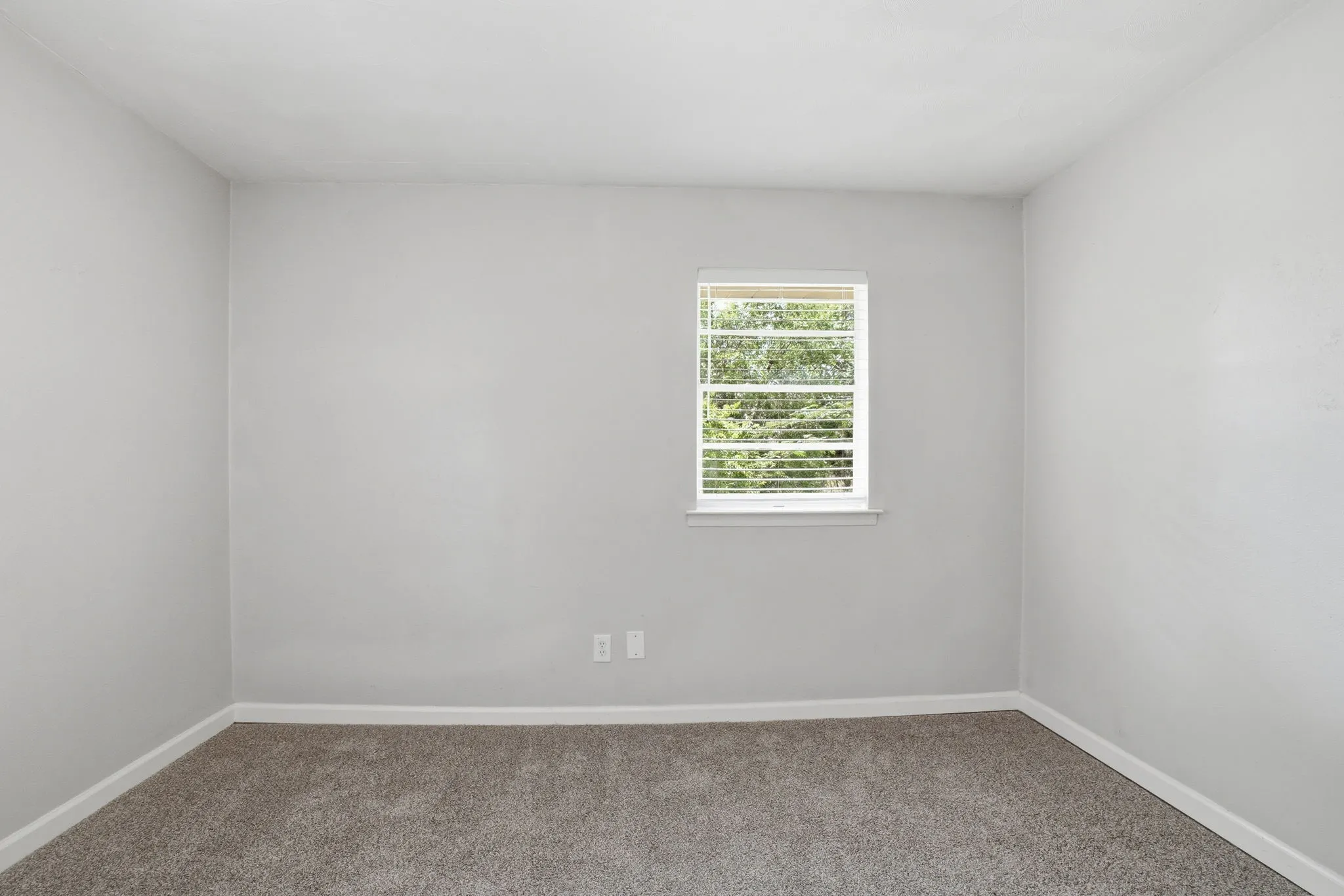 Single Family Residence For Sale in Dallas County , 2301 Narobi Place, Mesquite, Texas 75149, 3 Bedroom, 1 Bathroom, 1 Garage spaces, 1,084 Sqft, built in 1961, mls#21282260, Real Estate Agent in Mesquite, Homes For Sale in Dallas county, Homes For Sale in Mesquite, Realtor in Mesquite Texas, Real Estate Brokerage Independent Realty Texas, Luminita Cordes Realtor