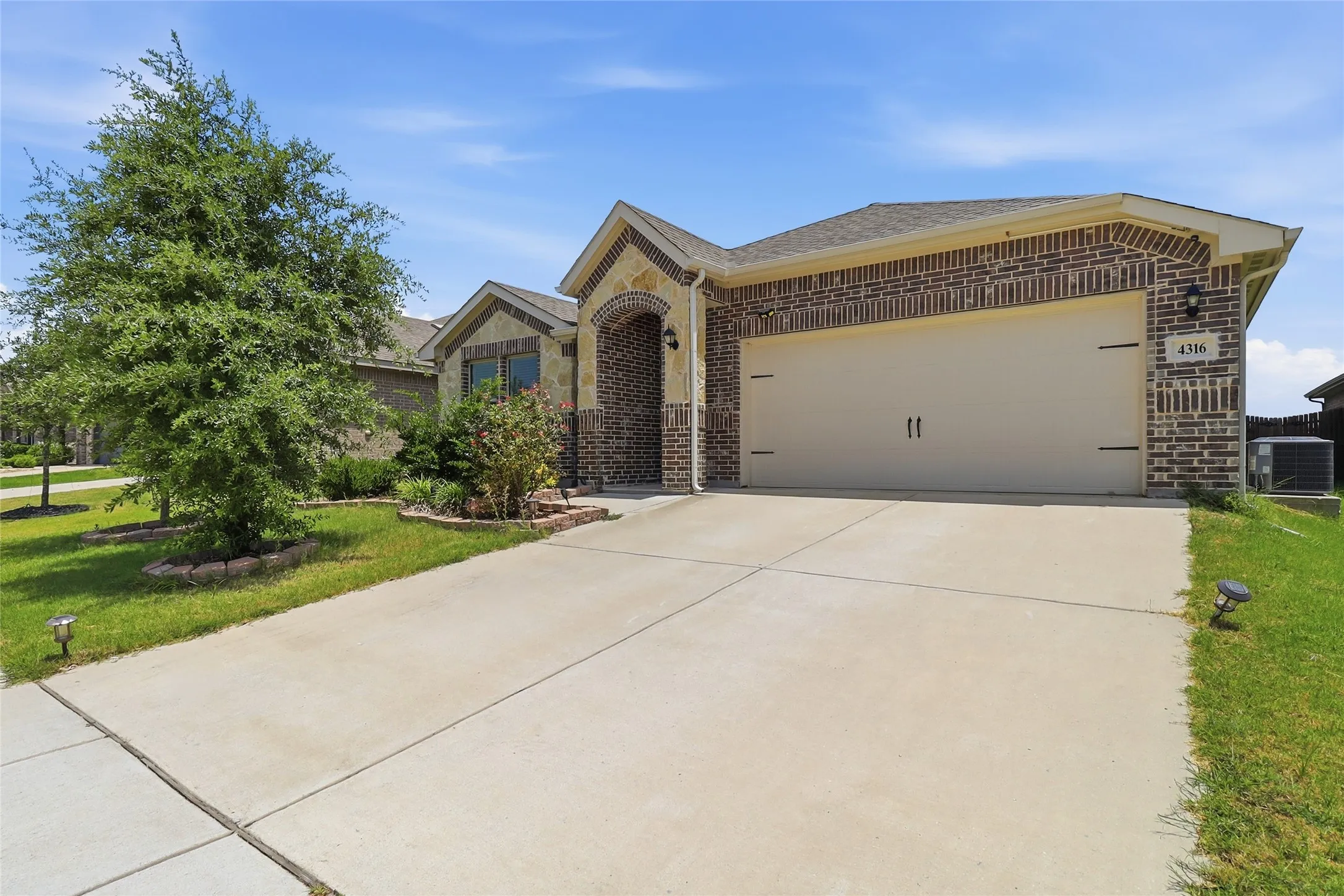 Single Family Residence For Sale in Collin County , 4316 Cordata Drive, Melissa, Texas 75454, 3 Bedroom, 2 Bathroom, 2 Garage spaces, 1,630 Sqft, built in 2020, mls#21327930, Real Estate Agent in Melissa, Homes For Sale in Collin county, Homes For Sale in Melissa, Realtor in Melissa Texas, Real Estate Brokerage Independent Realty Texas, Luminita Cordes Realtor