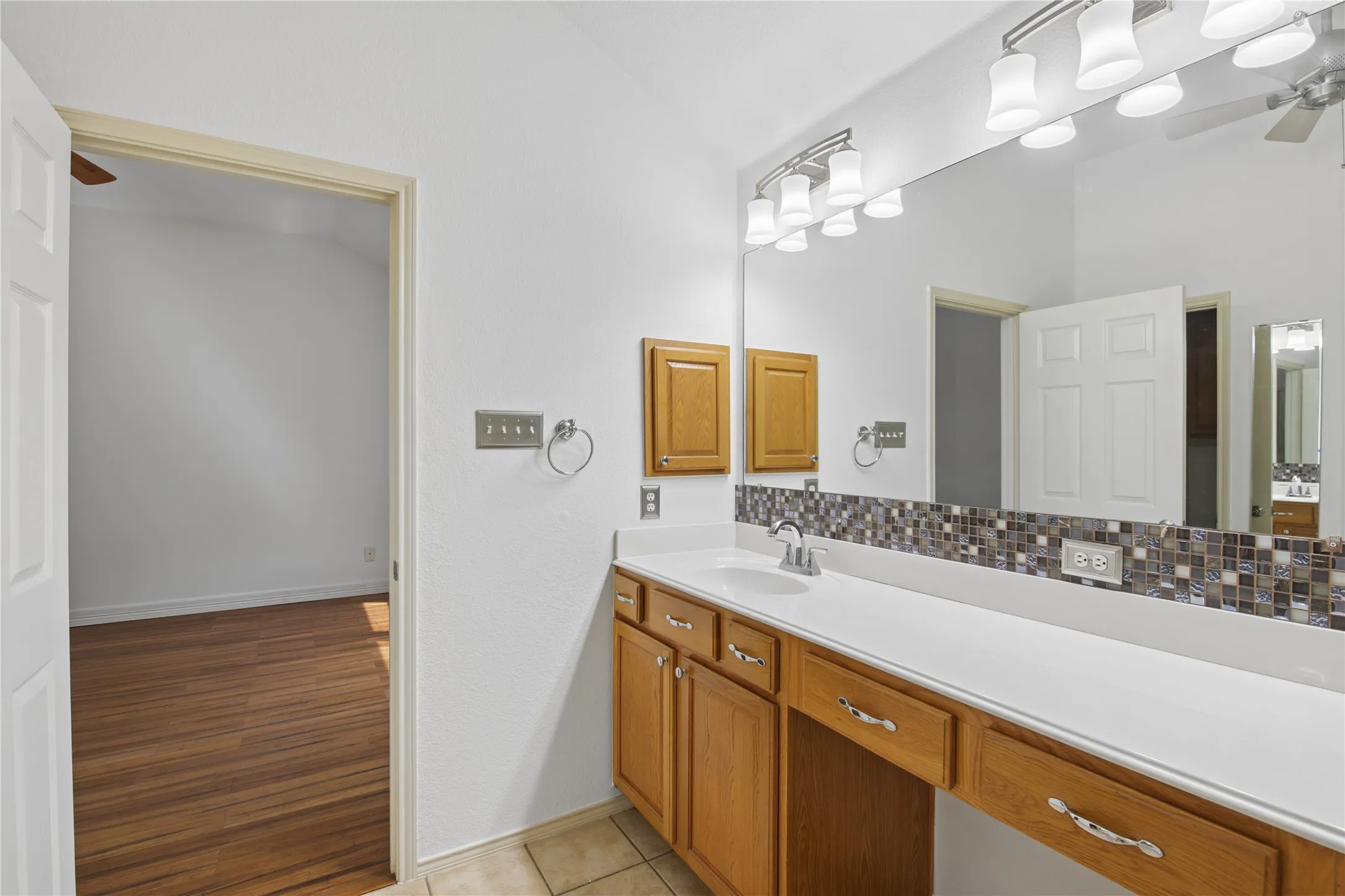 Single Family Residence For Sale in Dallas County , 1010 Sagebrush Trail, Duncanville, Texas 75137, 3 Bedroom, 2 Bathroom, 2 Garage spaces, 2,055 Sqft, built in 2006, mls#21328095, Real Estate Agent in Duncanville, Homes For Sale in Dallas county, Homes For Sale in Duncanville, Realtor in Duncanville Texas, Real Estate Brokerage Independent Realty Texas, Luminita Cordes Realtor